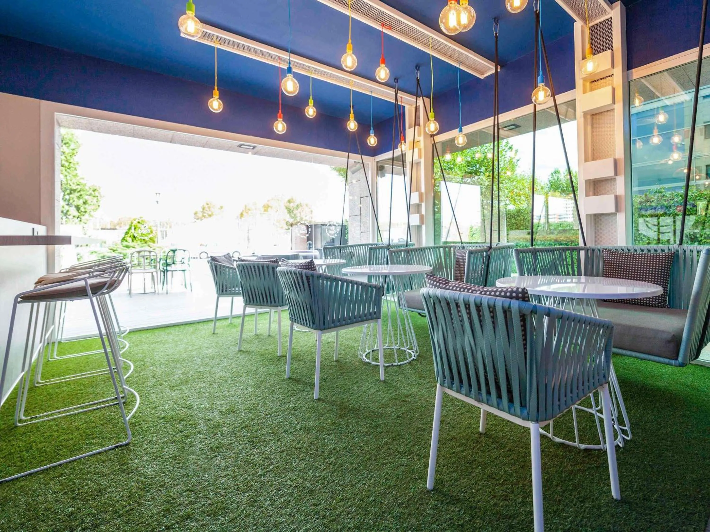 Lounge or bar in Ibis Alcala de Henares La Garena