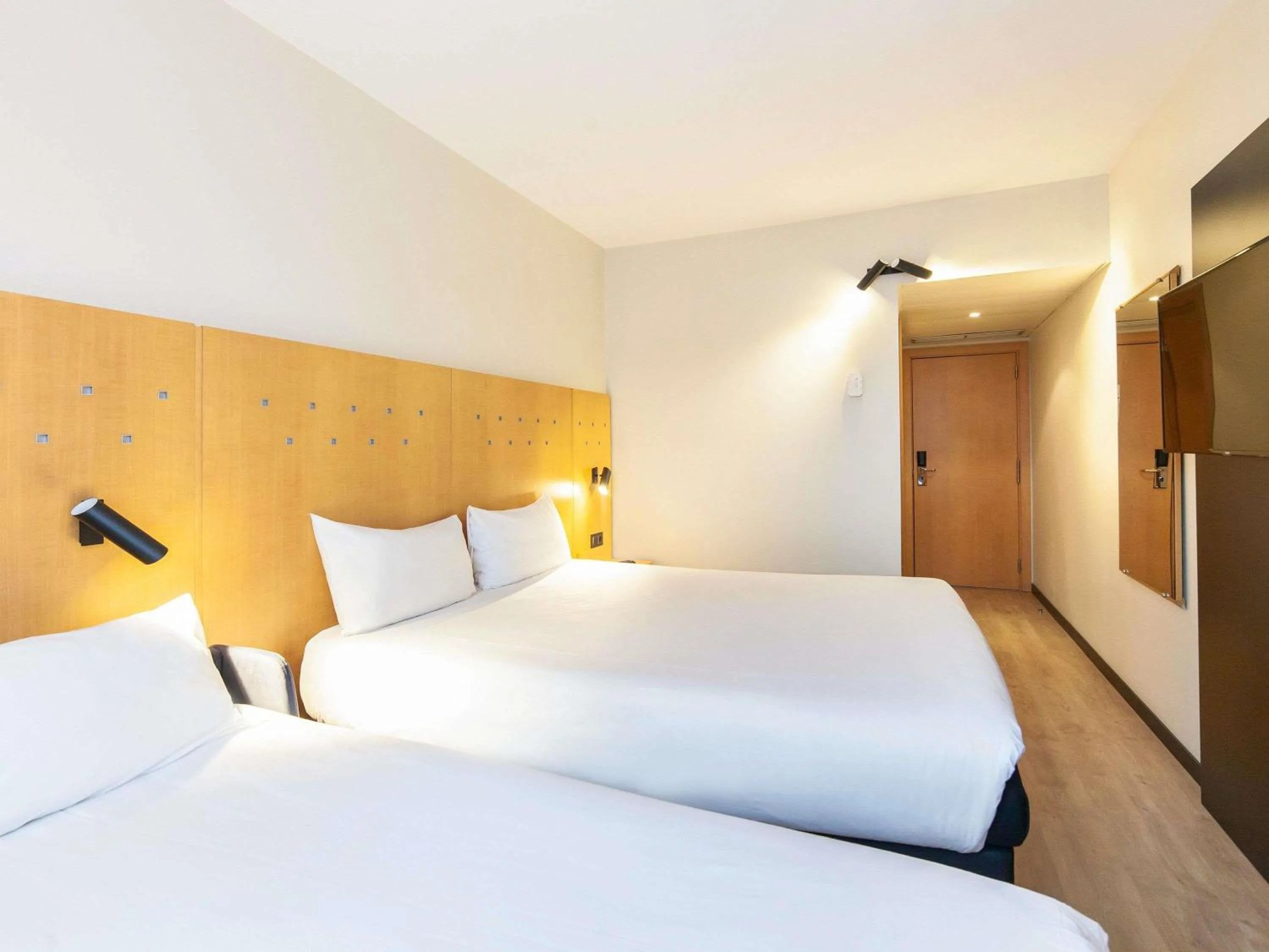 Bedroom, Bed in Ibis Alcala de Henares La Garena