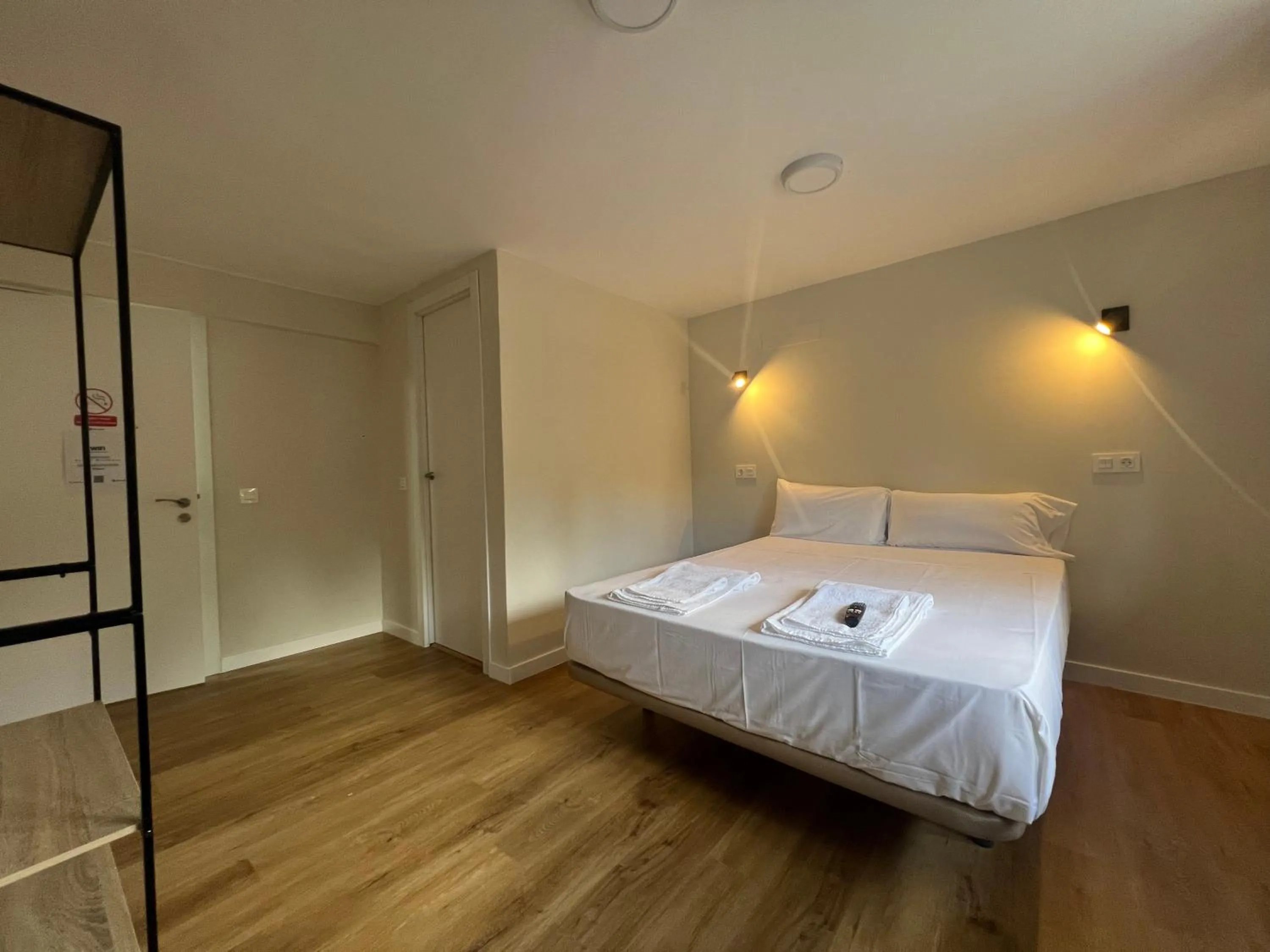 Bedroom, Bed in Hostal Mindanao