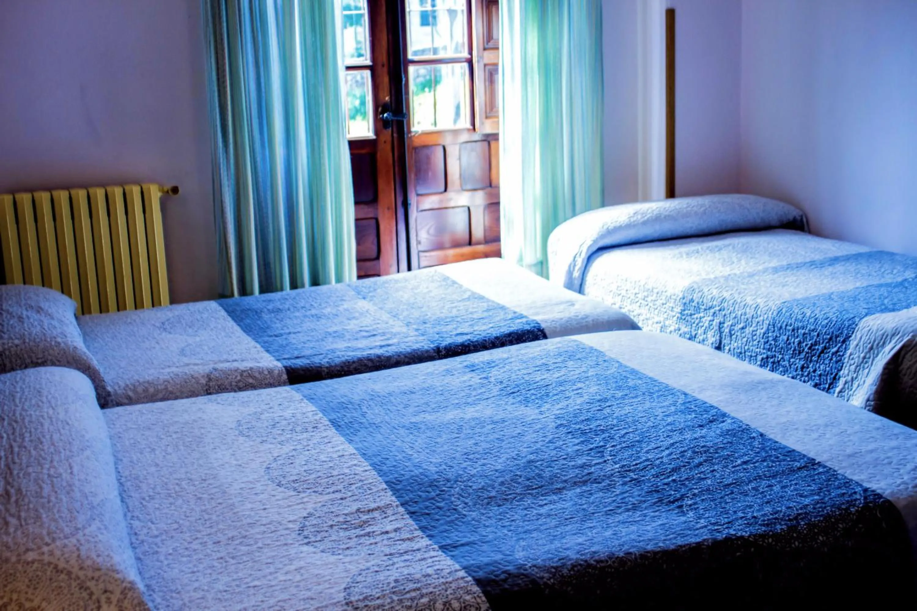 Photo of the whole room in Hotel Los Angeles