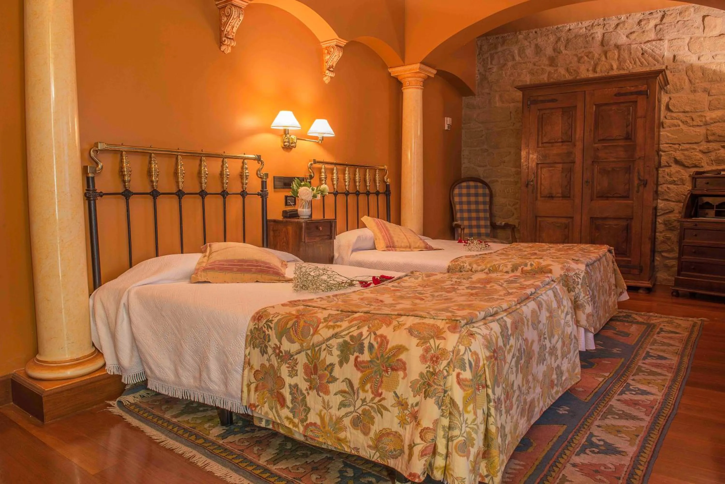 Photo of the whole room in Hotel Castillo El Collado