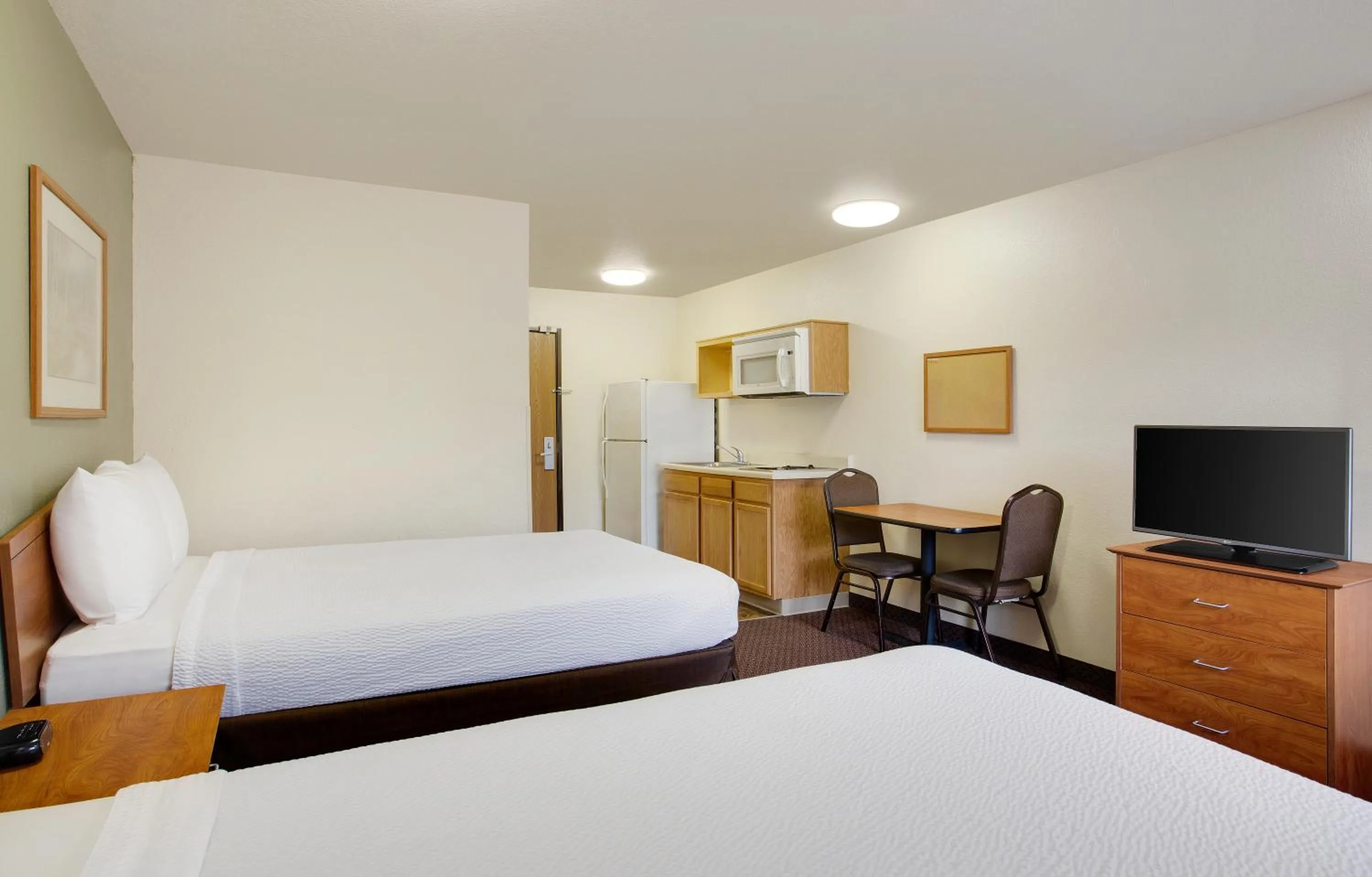 Bedroom, Bed in WoodSpring Suites Baton Rouge East I-12