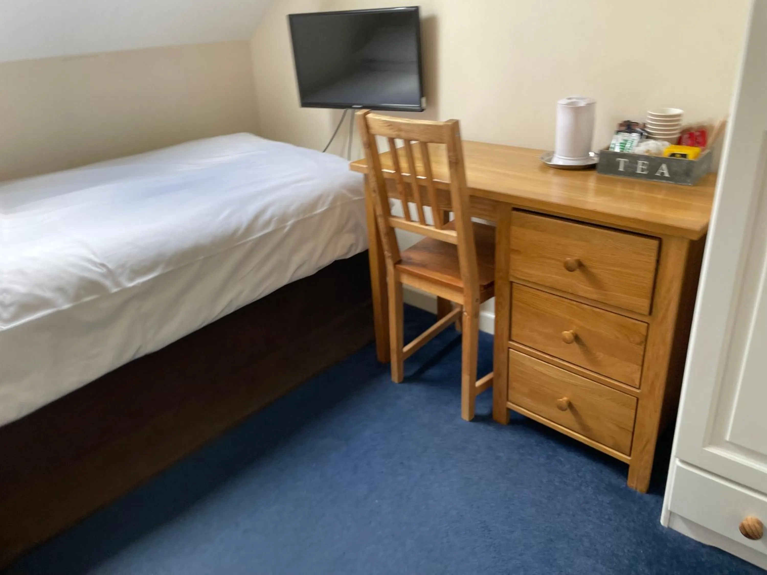 Bedroom, Bed in Bridge Farm Guesthouse rooms