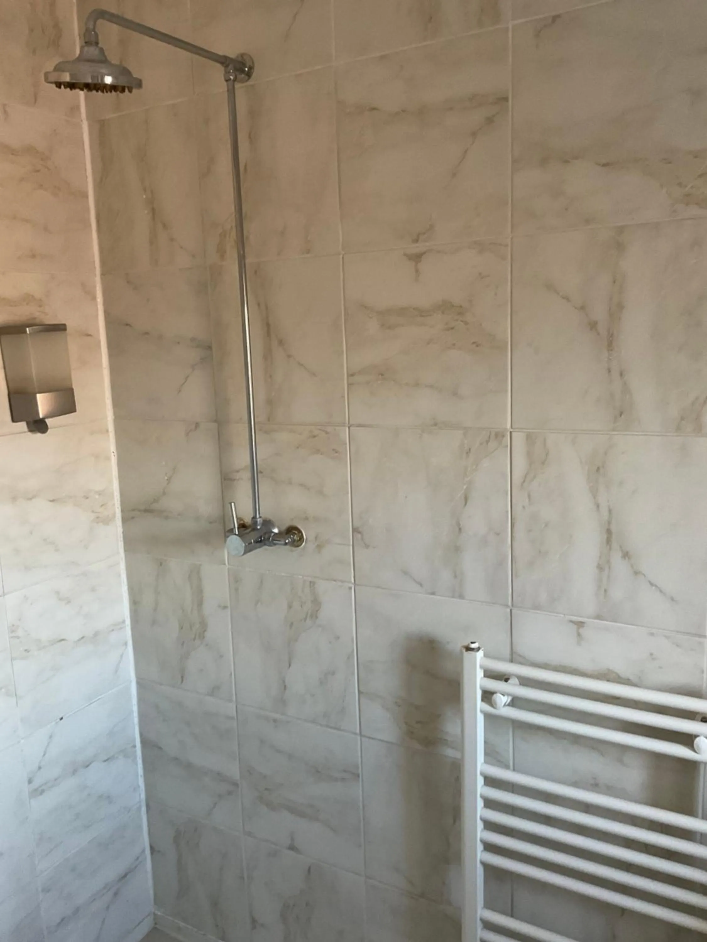 Bathroom in Bridge Farm Guesthouse rooms