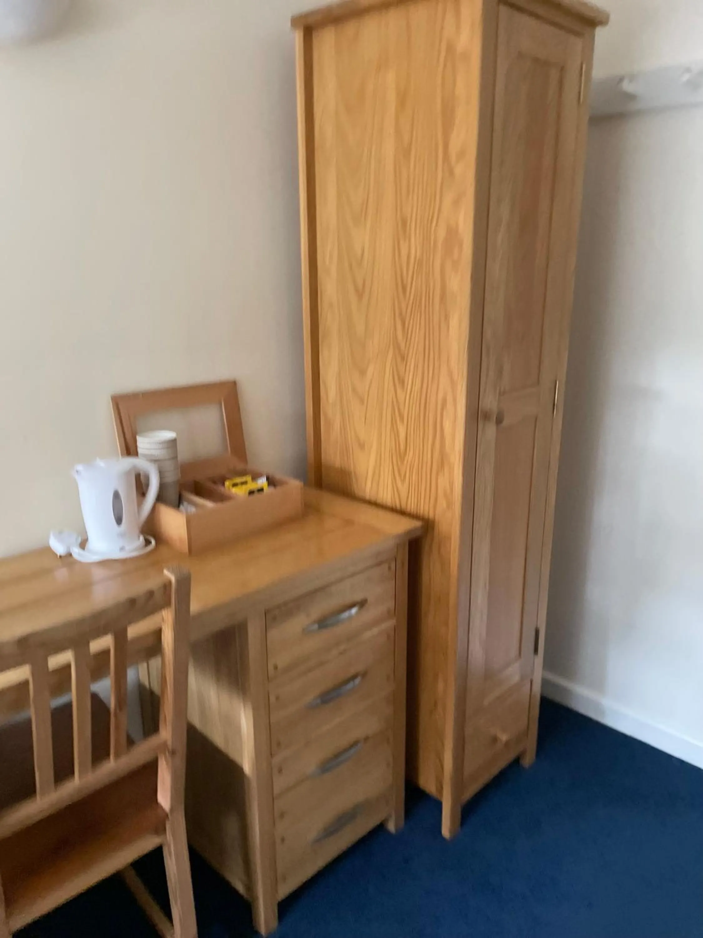 Coffee/tea facilities in Bridge Farm Guesthouse rooms