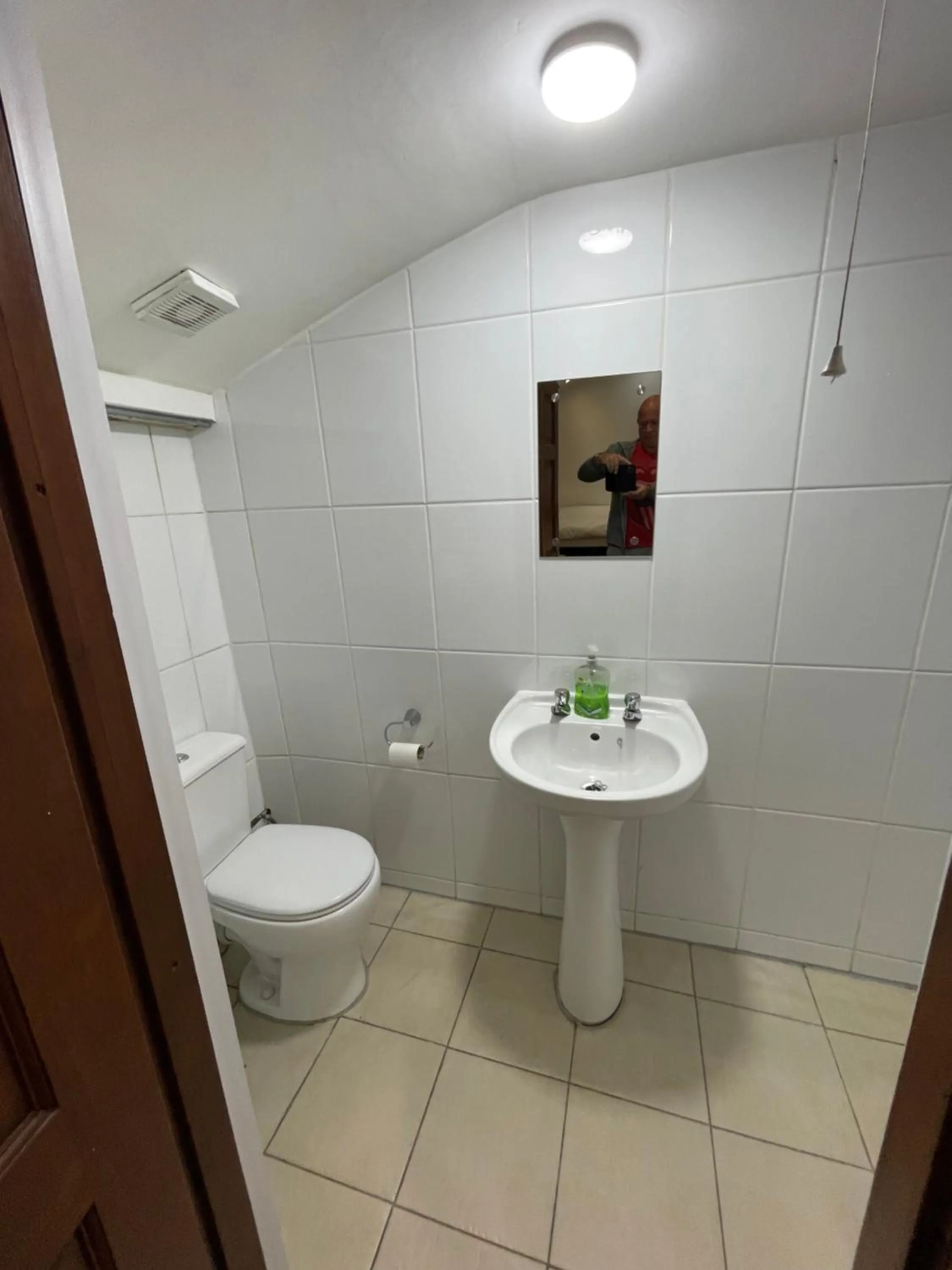 Bathroom in Bridge Farm Guesthouse rooms