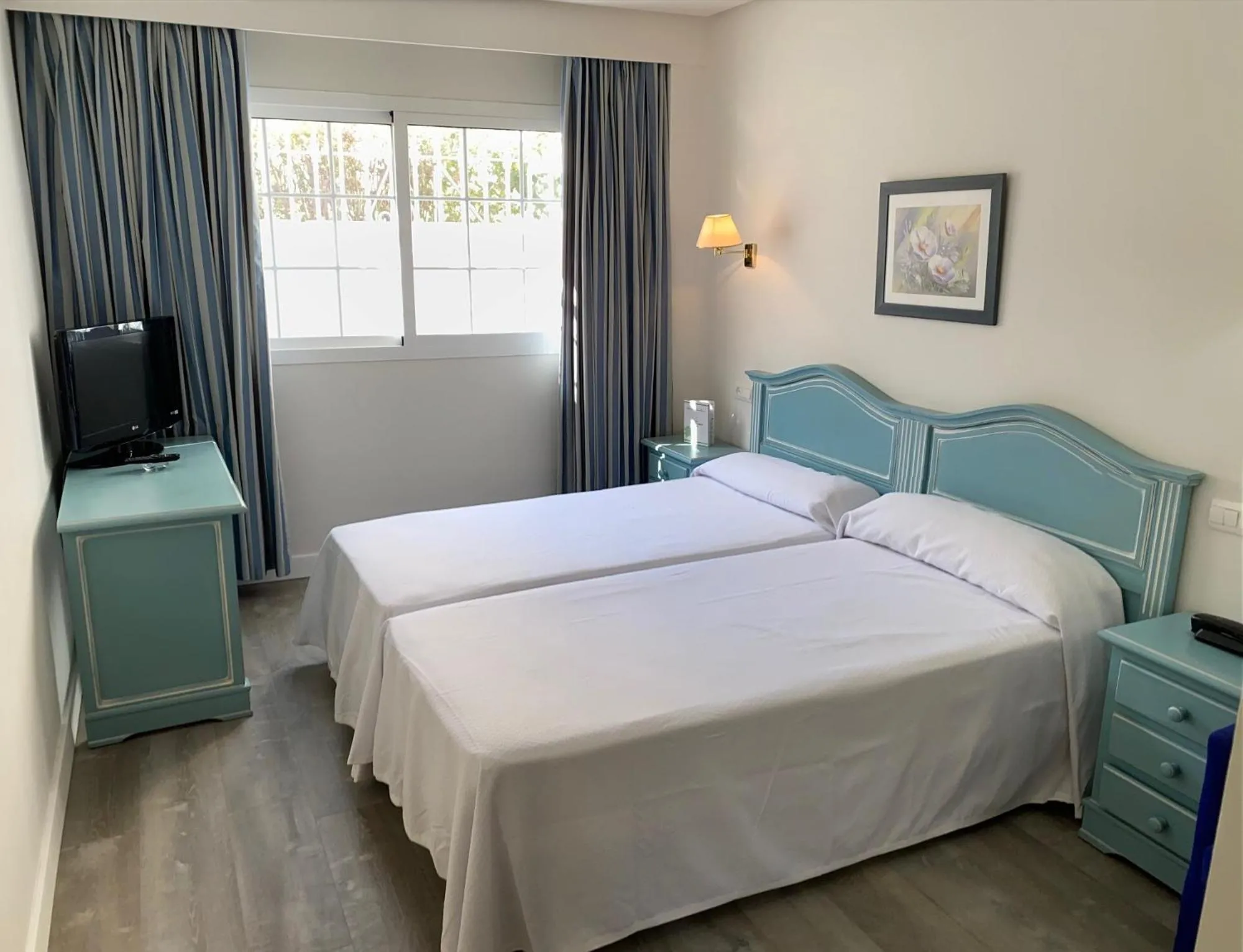 Photo of the whole room, Bed in Hotel Villa de Laredo