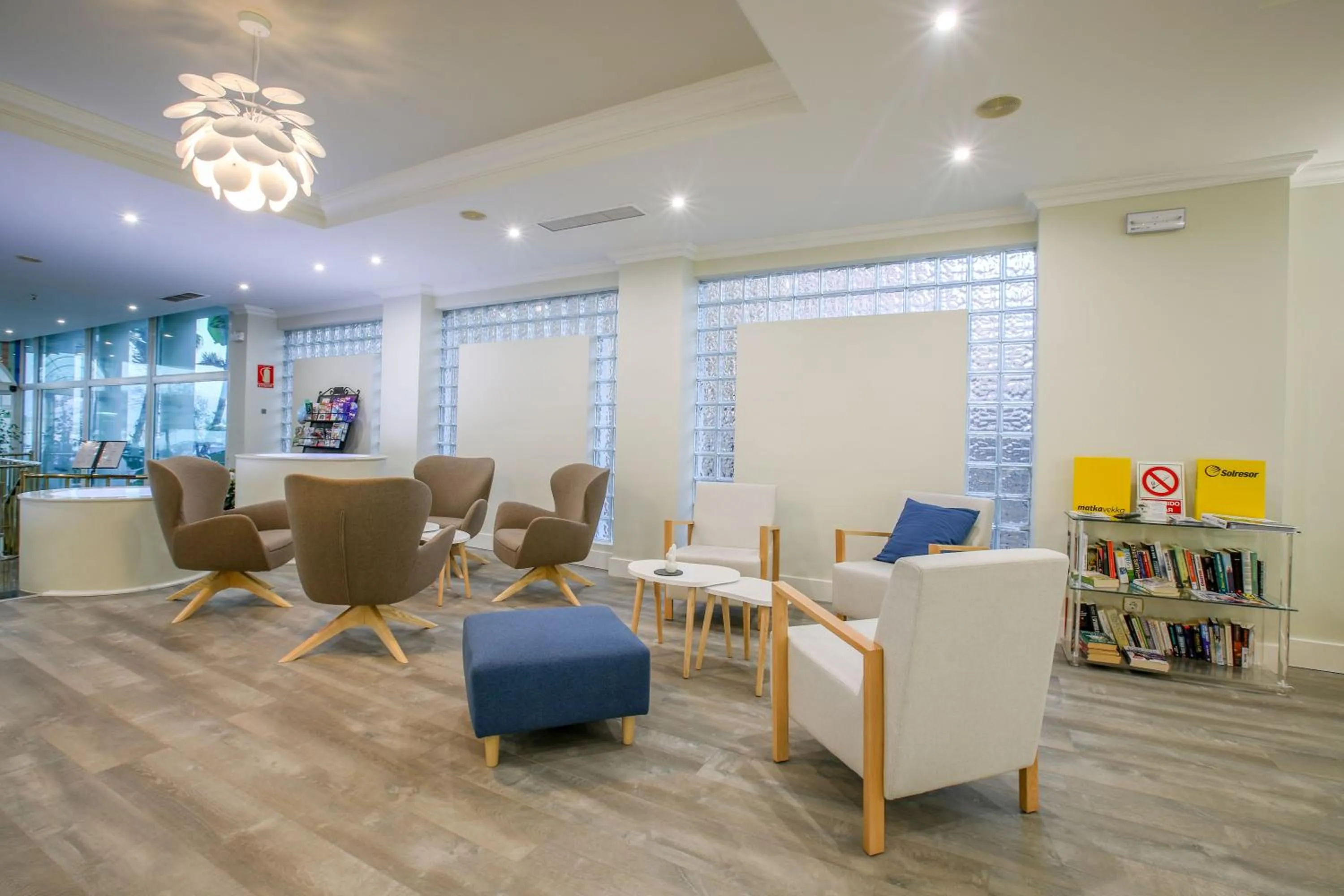 Communal lounge/ TV room in Hotel Villa de Laredo