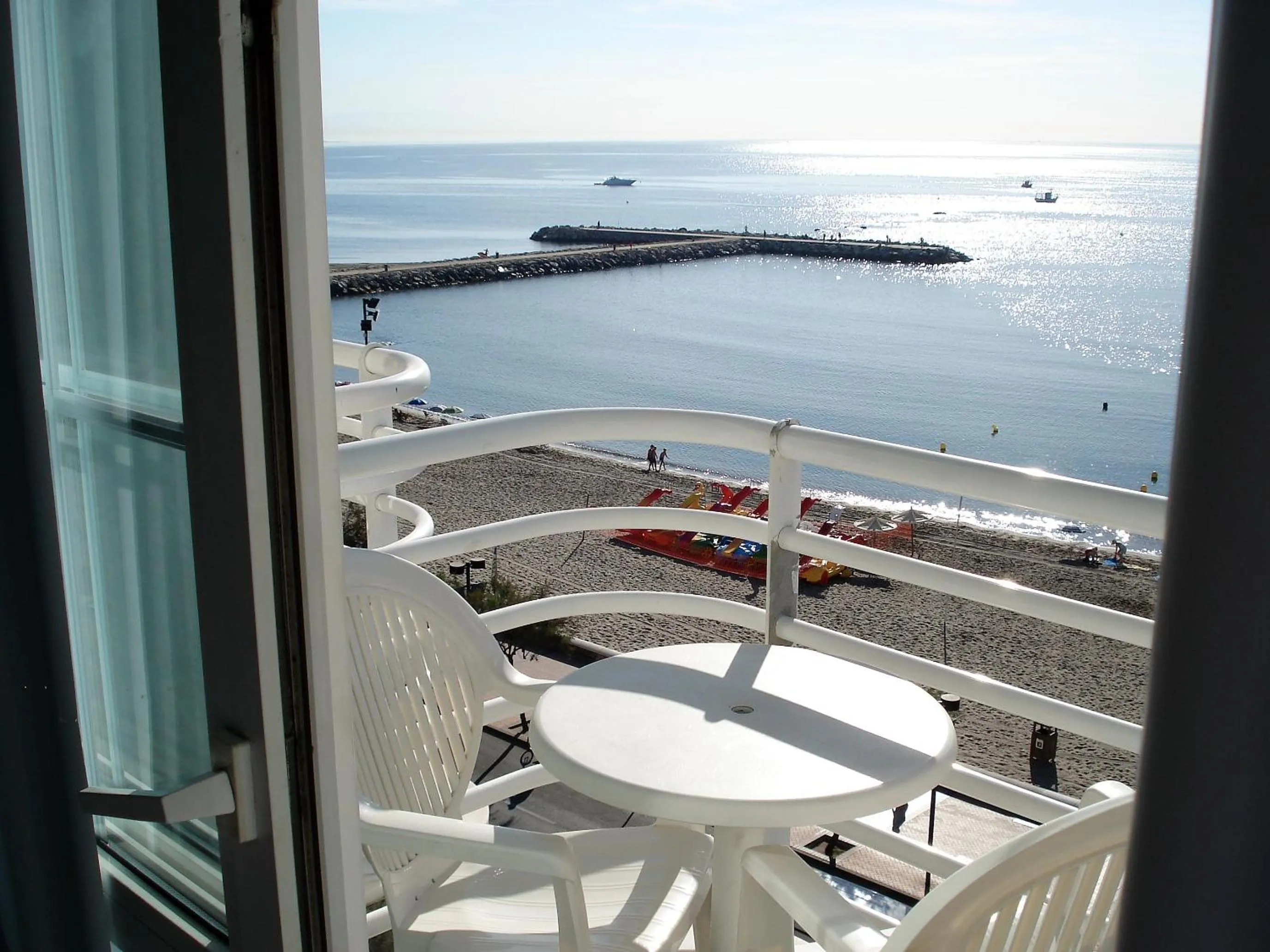 Photo of the whole room in Hotel Villa de Laredo