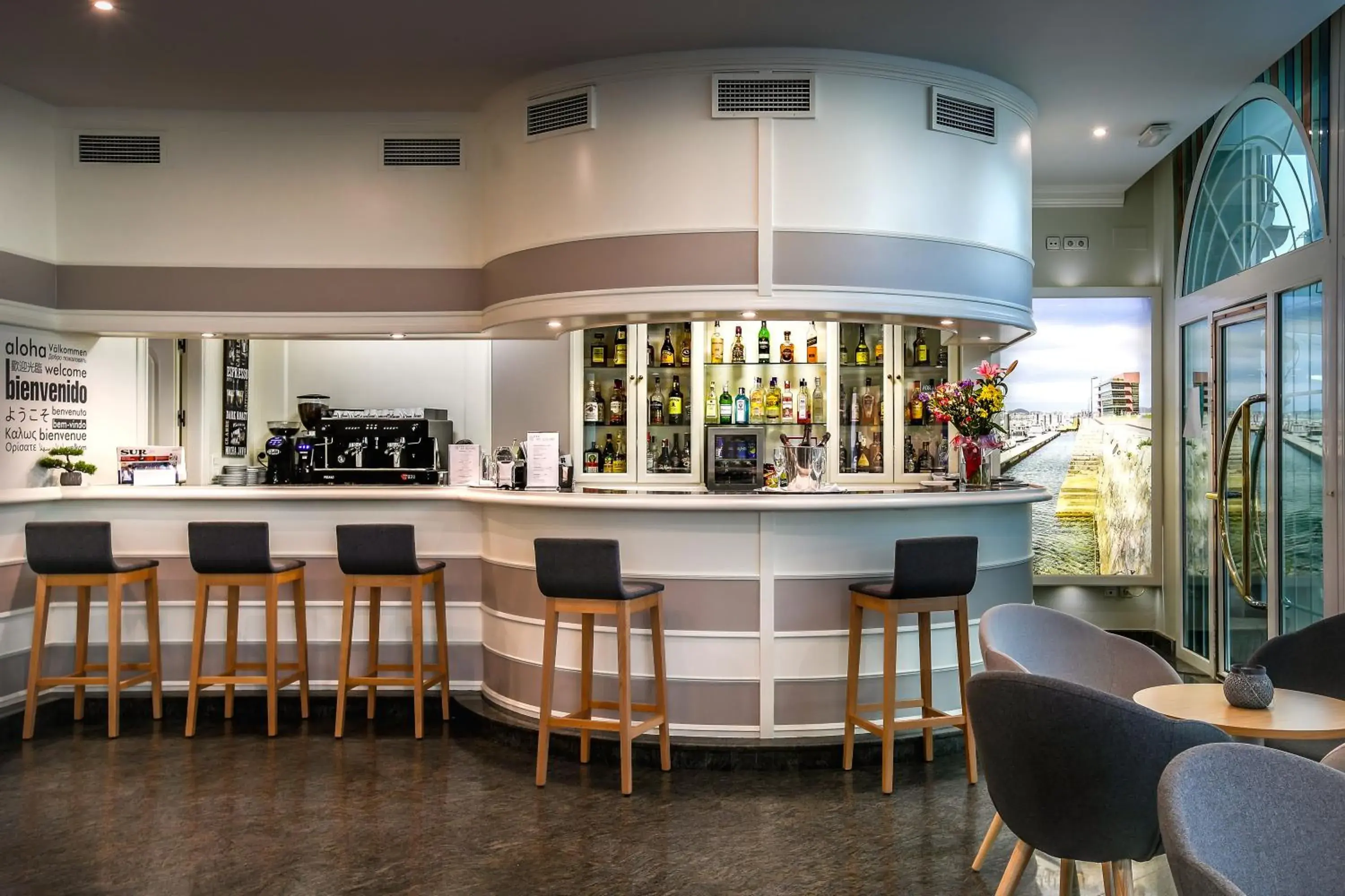 Lounge or bar in Hotel Villa de Laredo Lounge or bar in Hotel Villa de Laredo