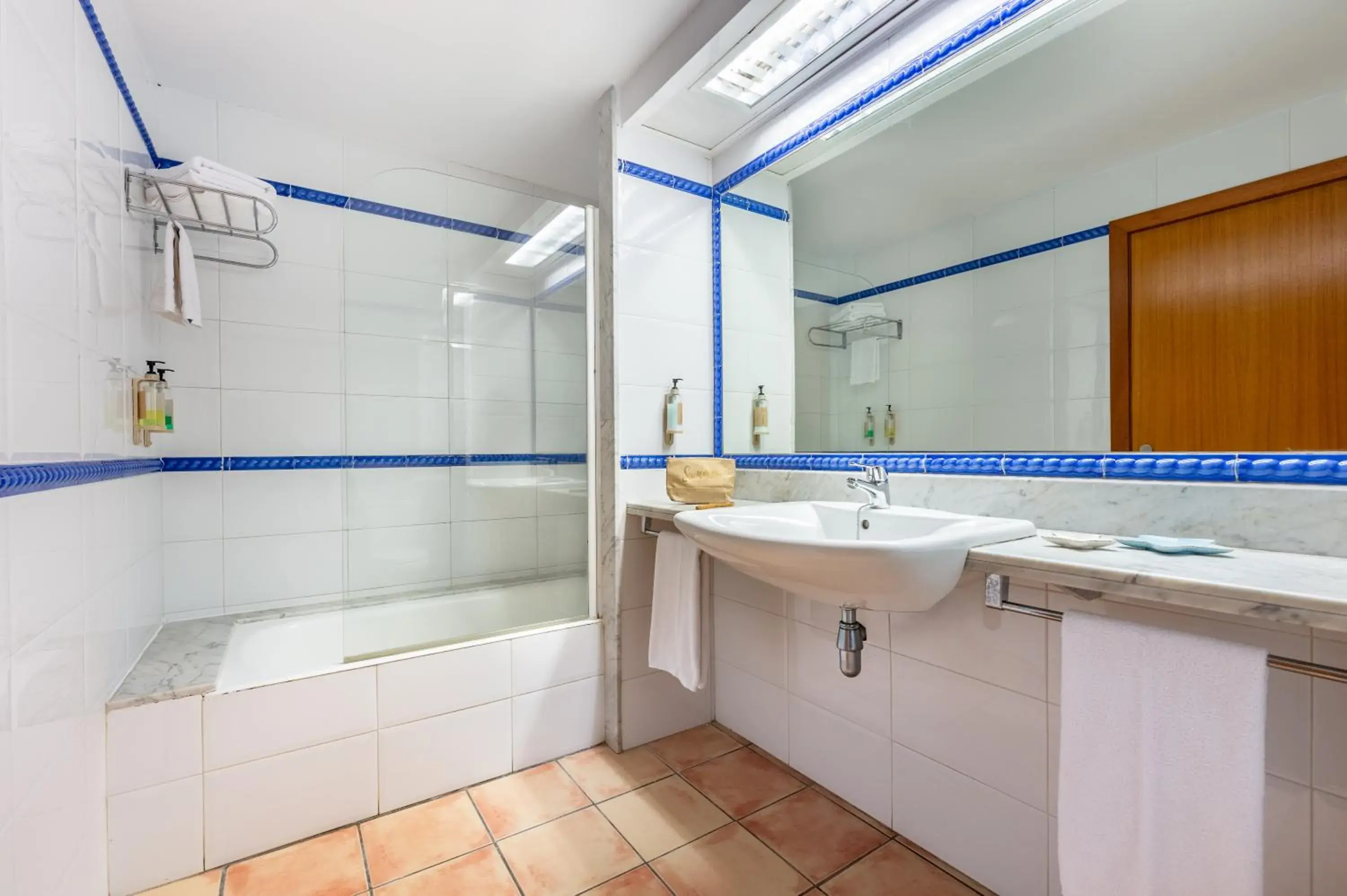 Bathroom in Vibra Blanc Palace Aparthotel Bathroom in Vibra Blanc Palace Aparthotel