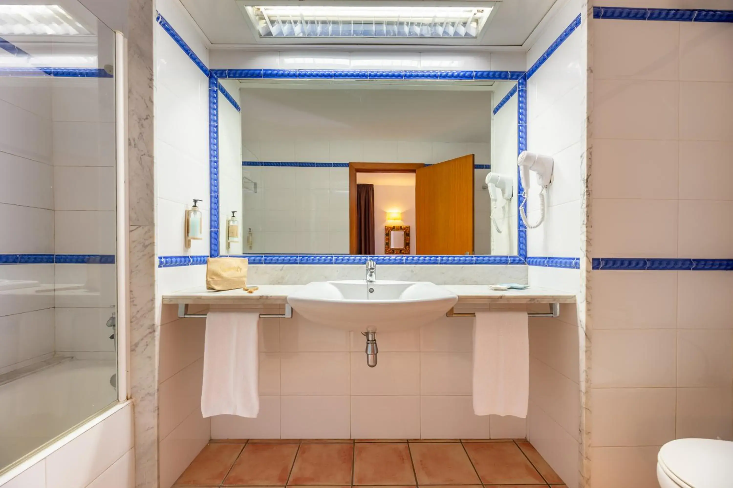 Bathroom in Vibra Blanc Palace Aparthotel Bathroom in Vibra Blanc Palace Aparthotel