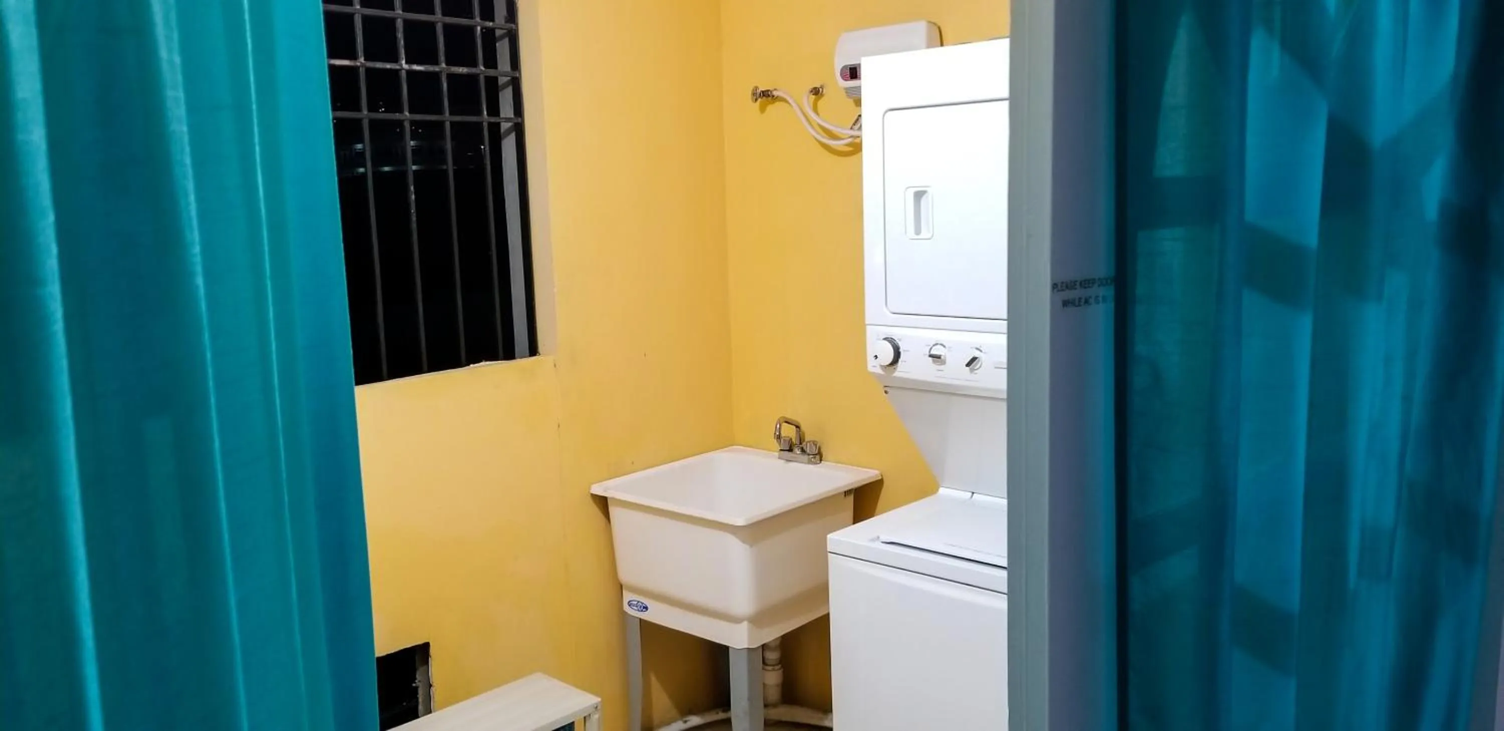 washing machine in Casa Tamar Guest Apartment