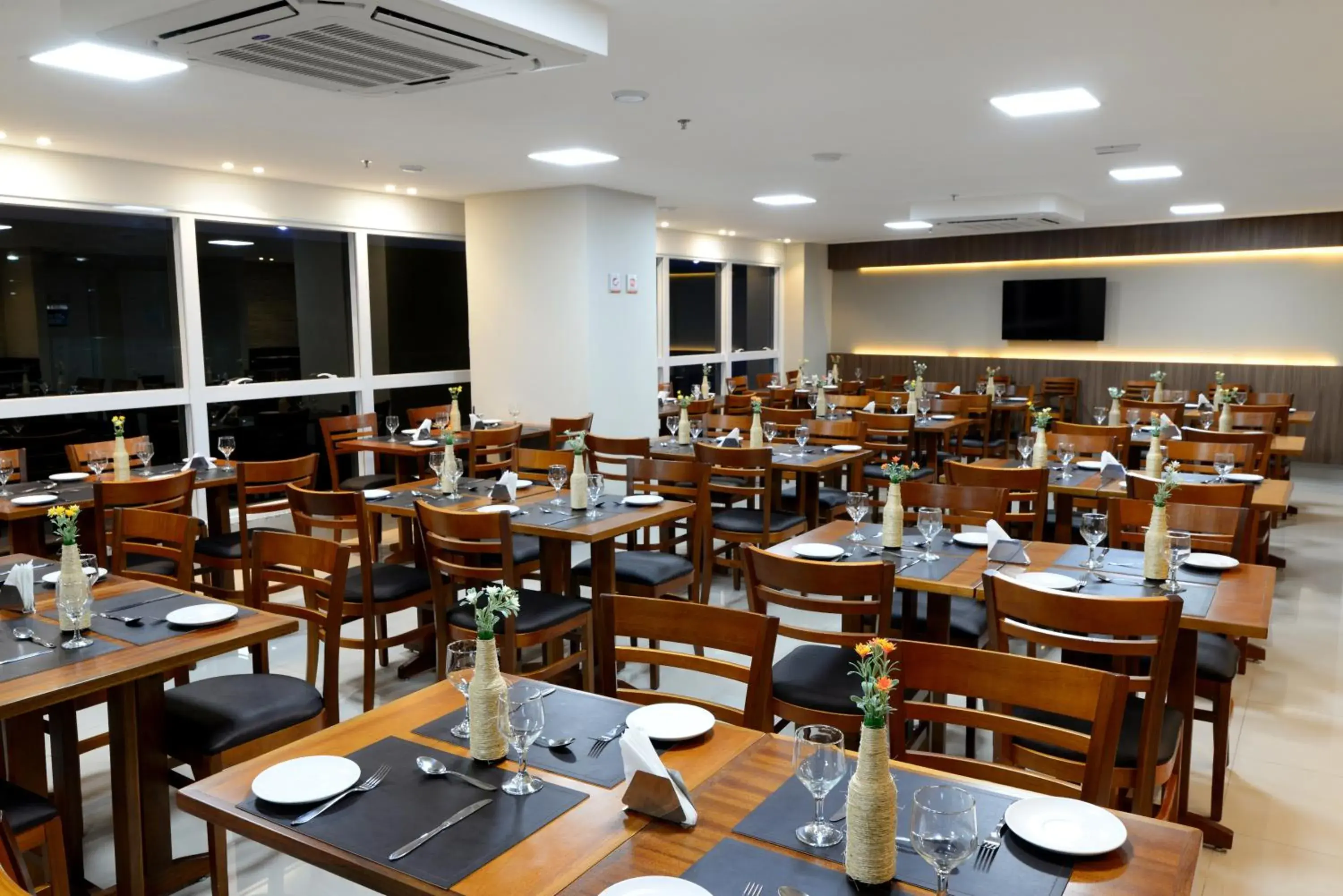 Restaurant/places to eat in Easy Hotel Cachoeiro de Itapemirim by Atlantica Restaurant/places to eat in Easy Hotel Cachoeiro de Itapemirim by Atlantica