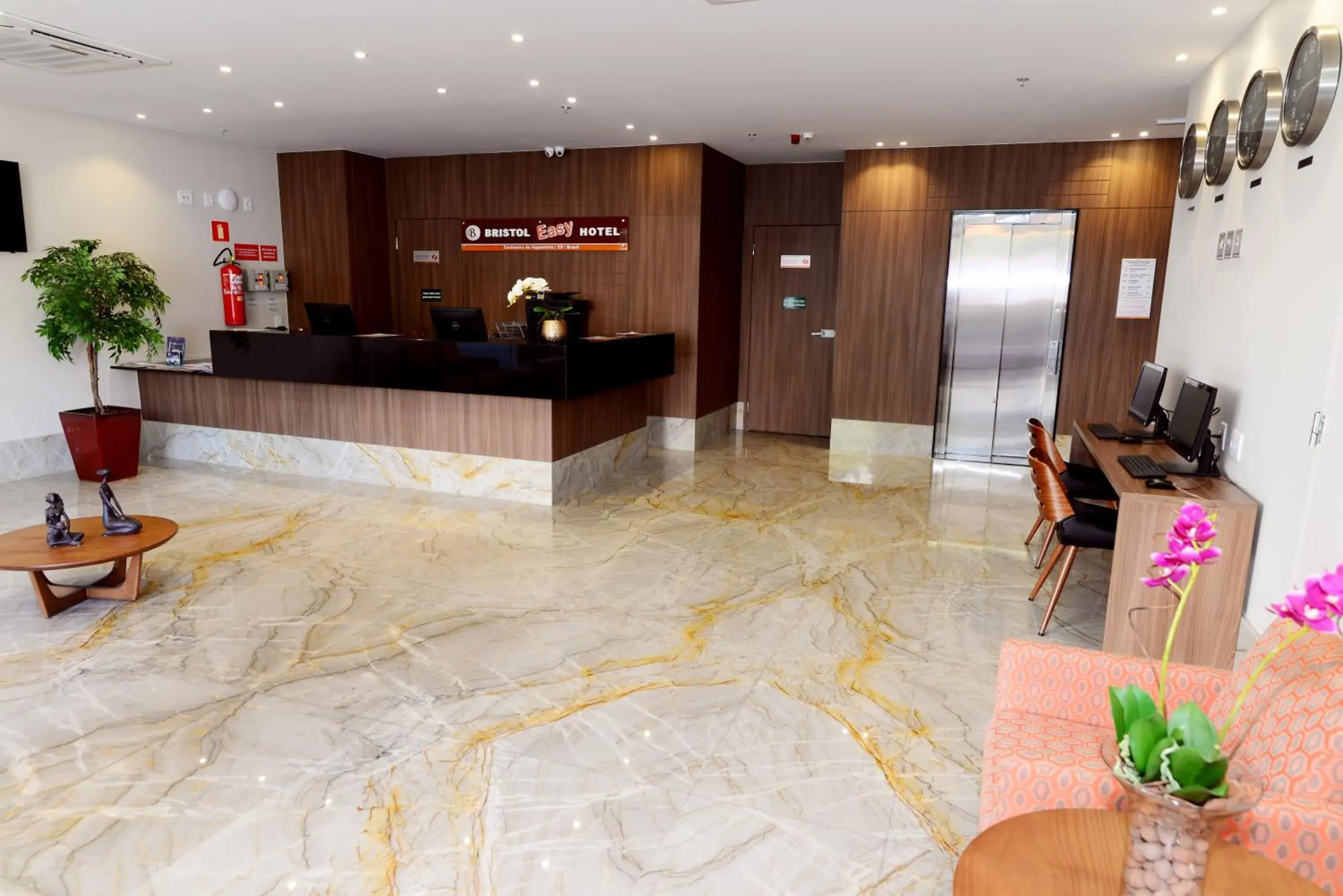 Lobby or reception in Easy Hotel Cachoeiro de Itapemirim by Atlantica Lobby or reception in Easy Hotel Cachoeiro de Itapemirim by Atlantica