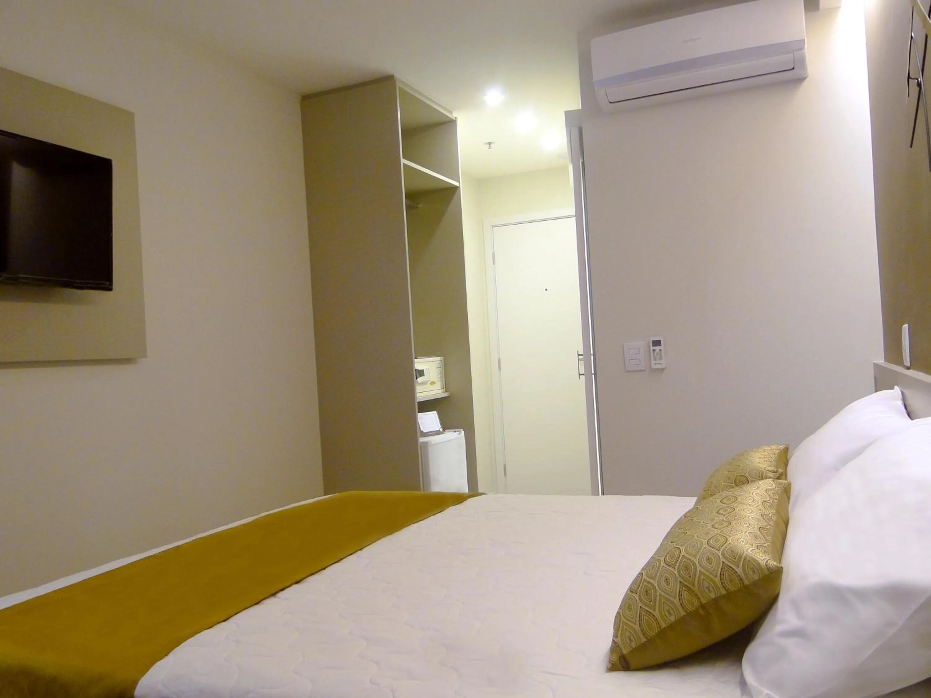 Bedroom, Bed in Easy Hotel Cachoeiro de Itapemirim by Atlantica