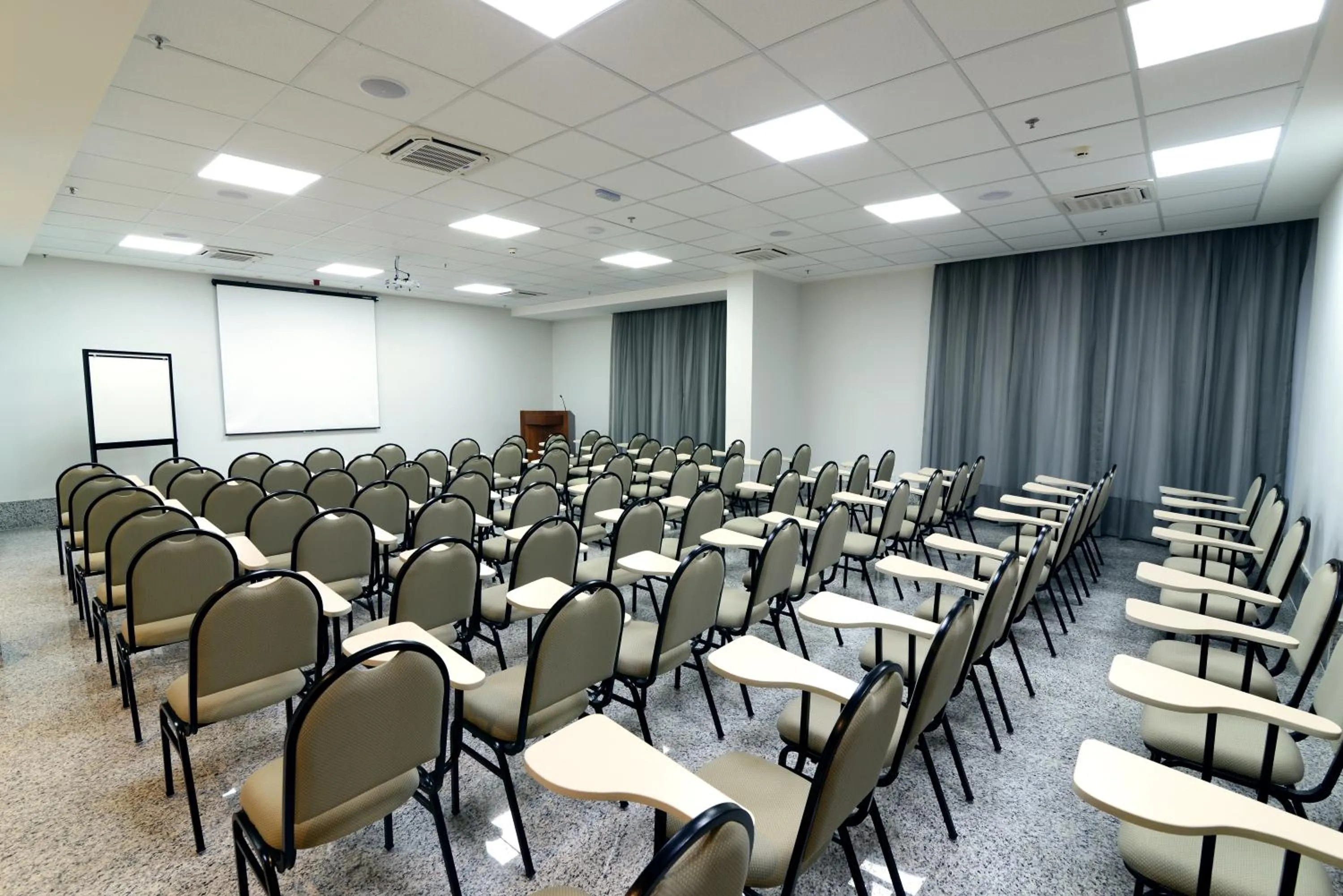 Meeting/conference room in Easy Hotel Cachoeiro de Itapemirim by Atlantica