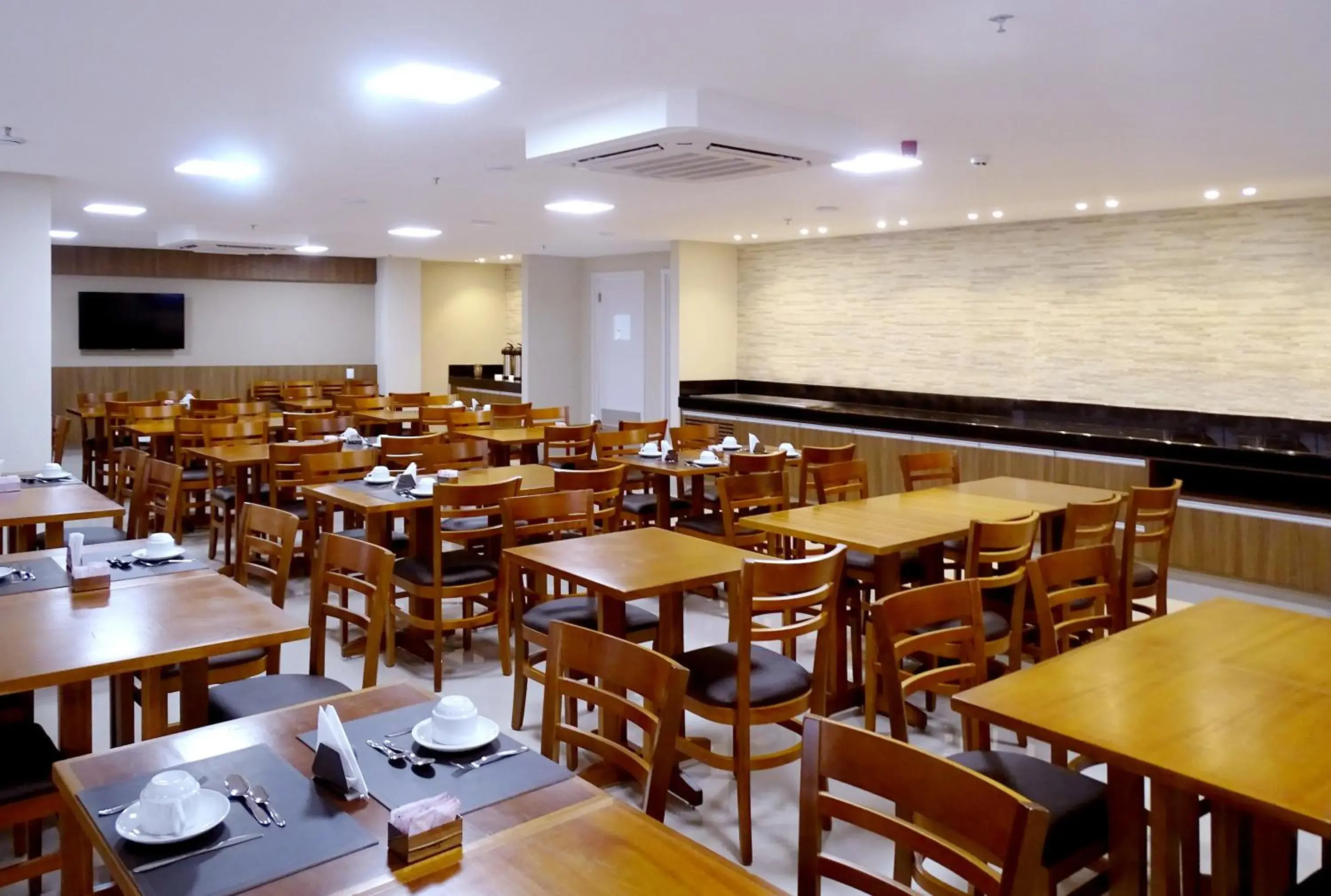 Restaurant/places to eat in Easy Hotel Cachoeiro de Itapemirim by Atlantica Restaurant/places to eat in Easy Hotel Cachoeiro de Itapemirim by Atlantica