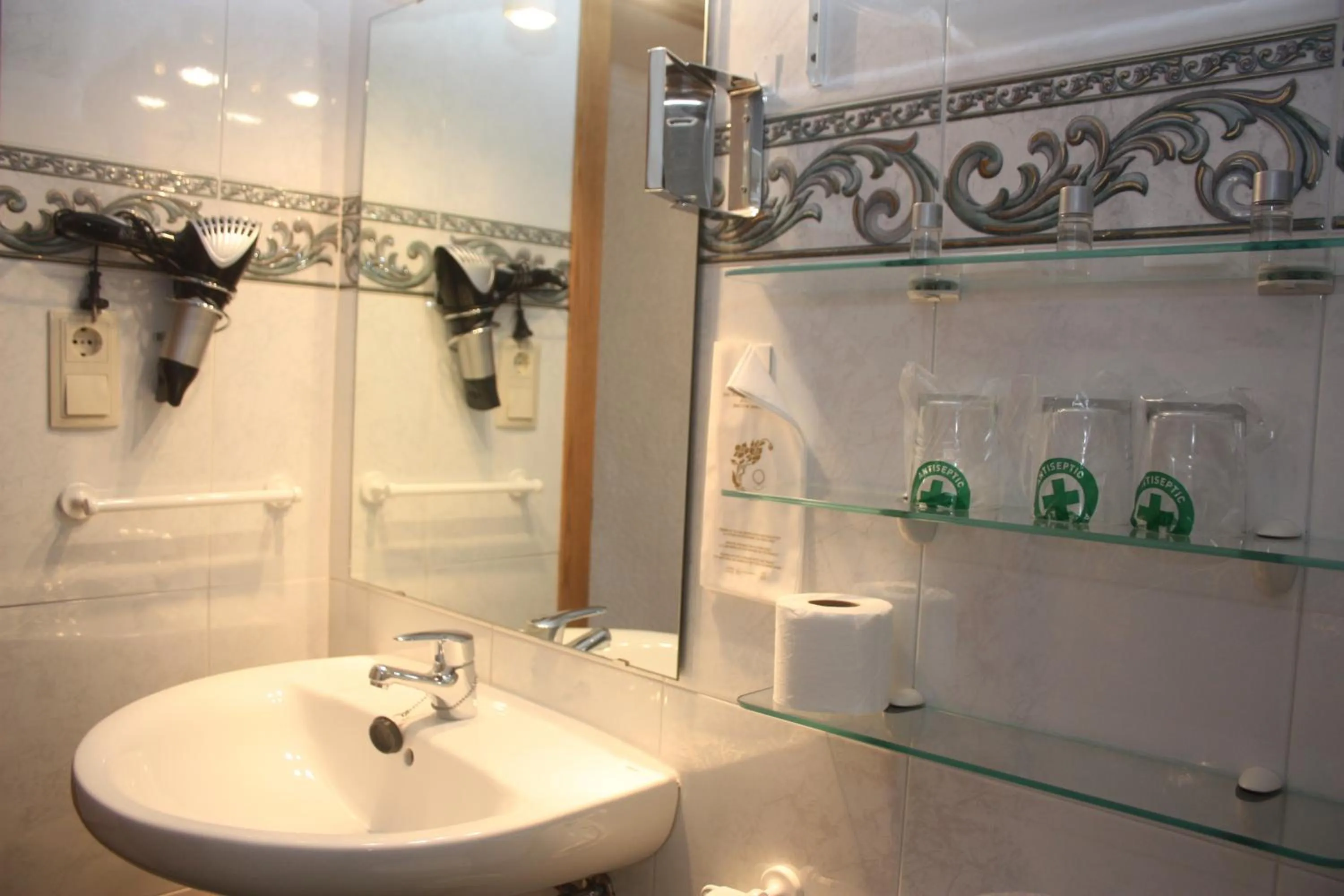 Bathroom in Hotel Marina