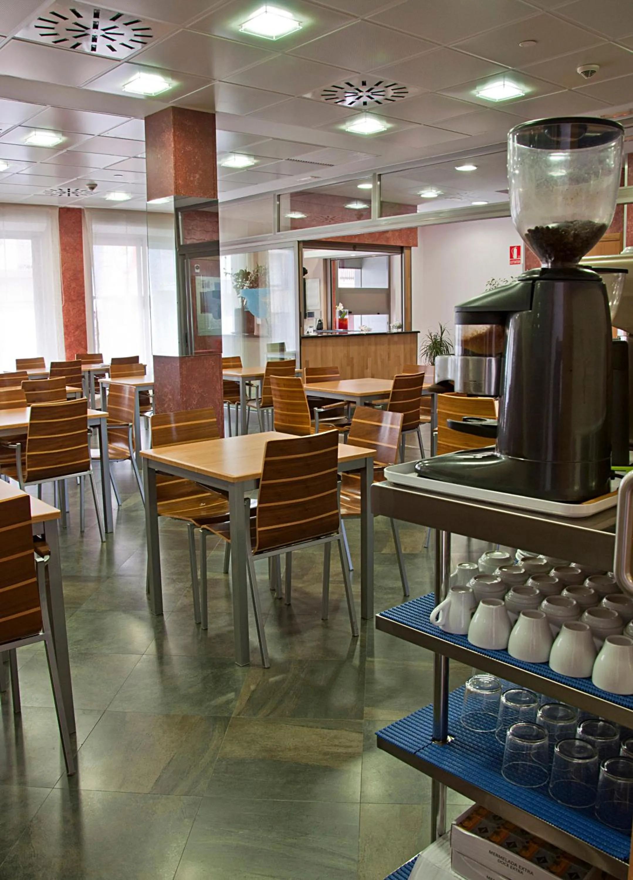 Restaurant/places to eat in Hotel Marina