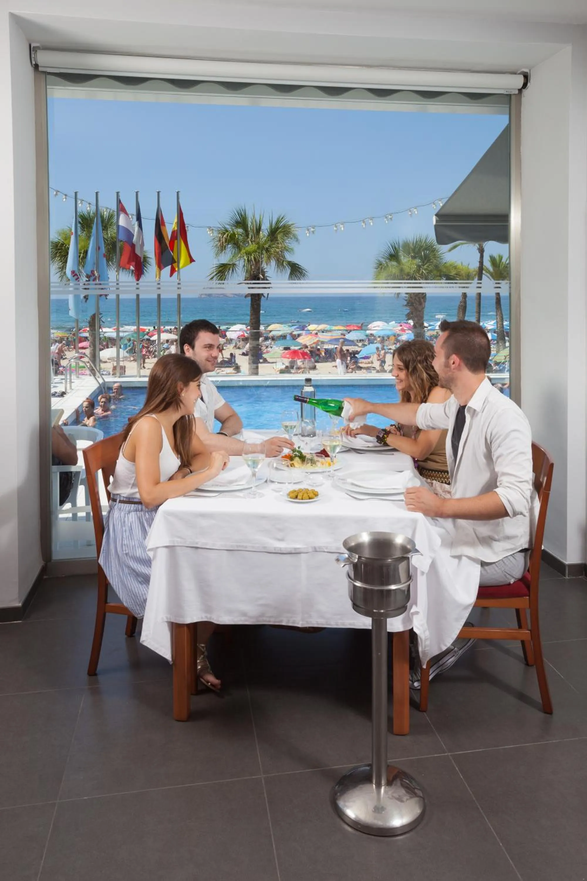 Restaurant/places to eat in Hotel Brisa