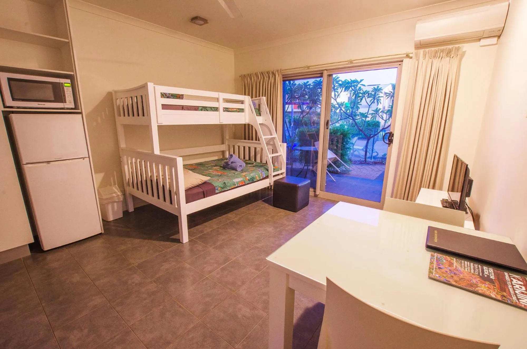 Photo of the whole room, Bed in Onslow Beach Resort