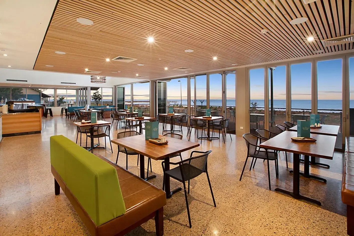 Restaurant/places to eat in Onslow Beach Resort Restaurant/places to eat in Onslow Beach Resort