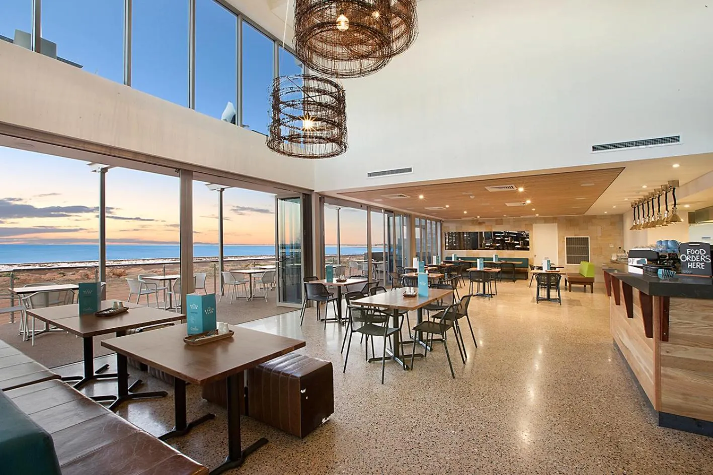 Restaurant/places to eat in Onslow Beach Resort