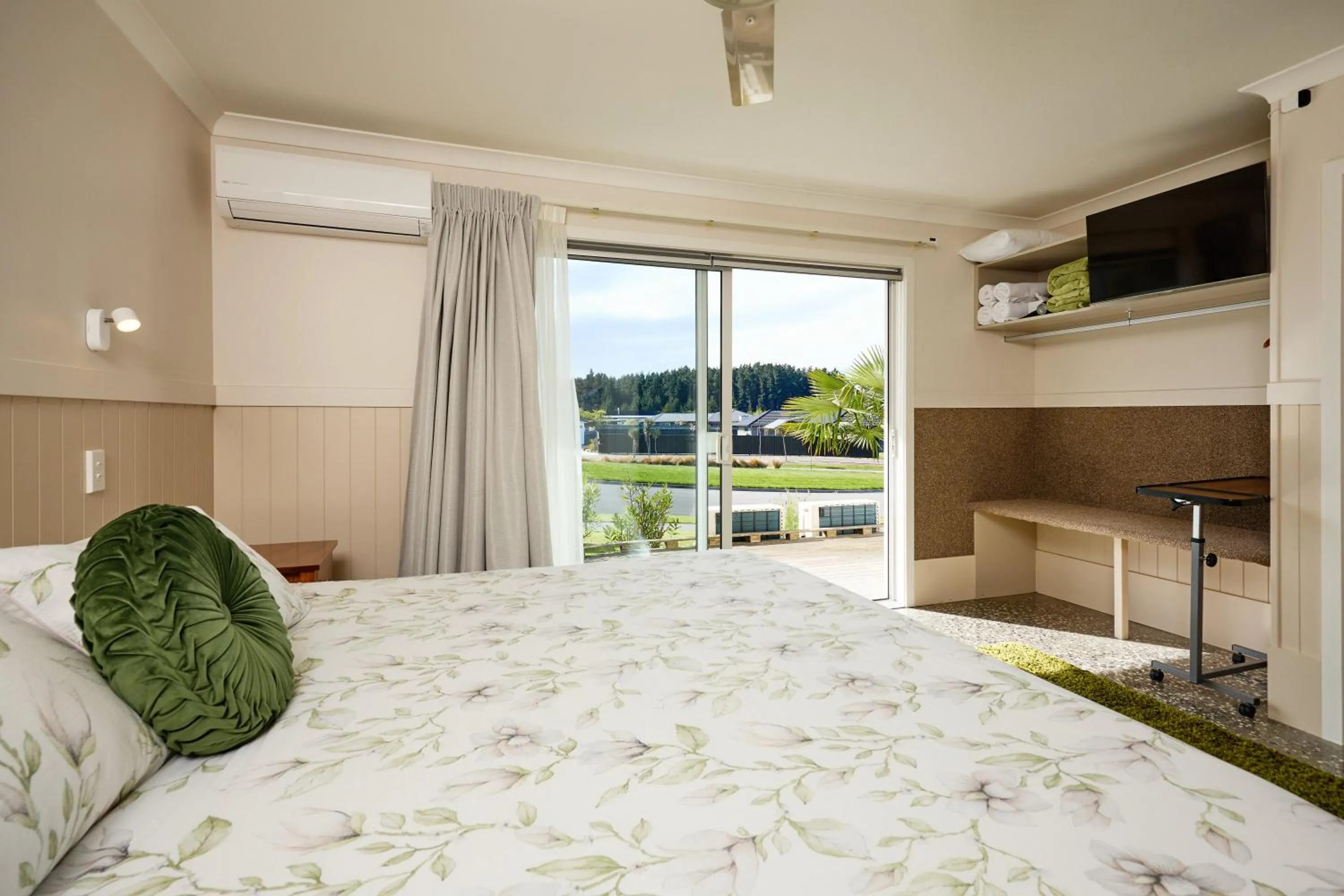 Bed in Kakatu Retreat