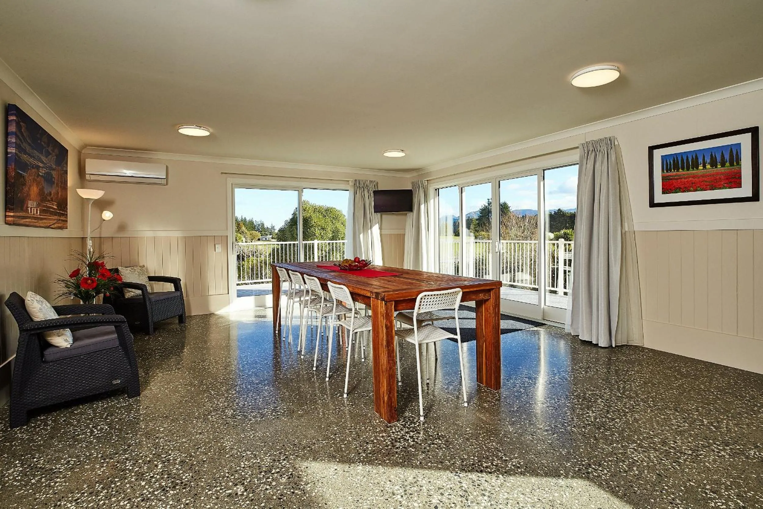 Dining area in Kakatu Retreat