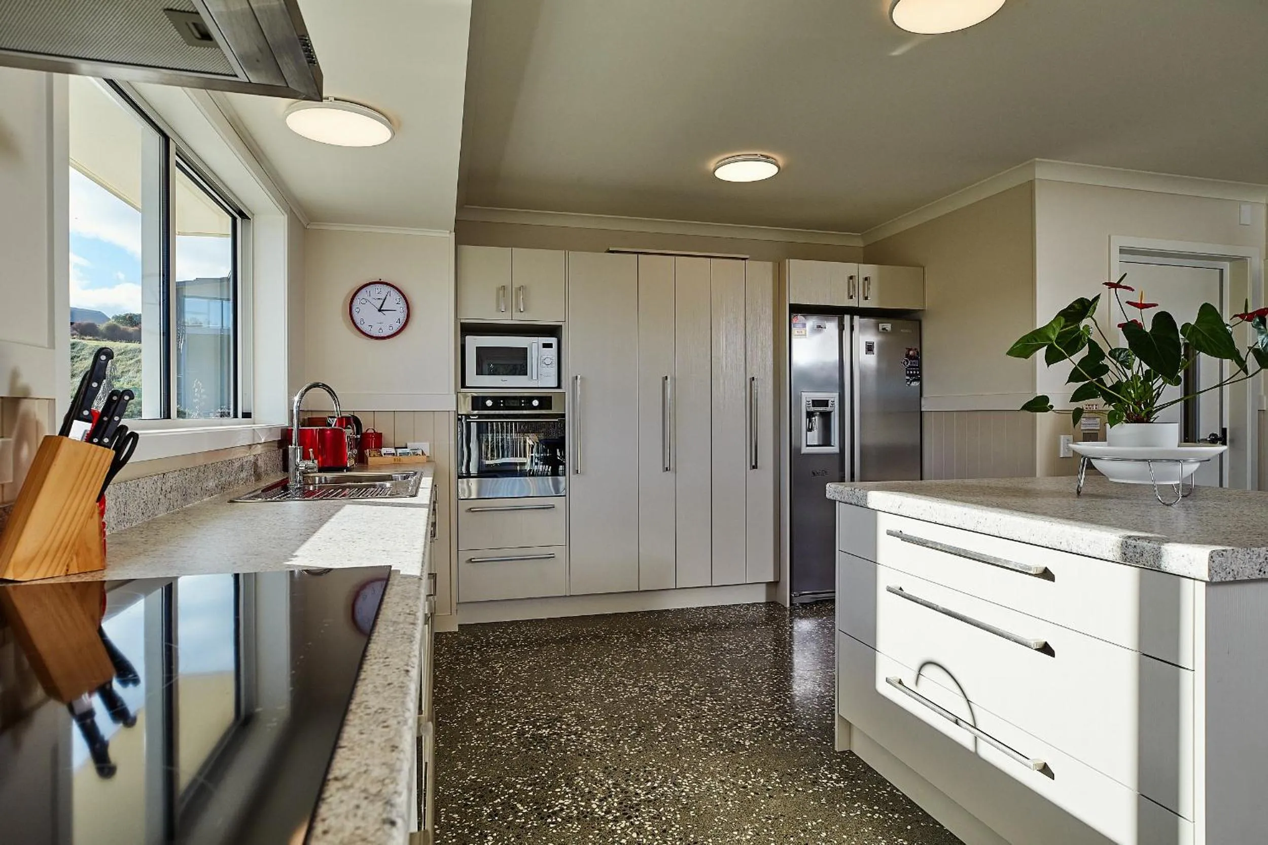 Communal kitchen in Kakatu Retreat