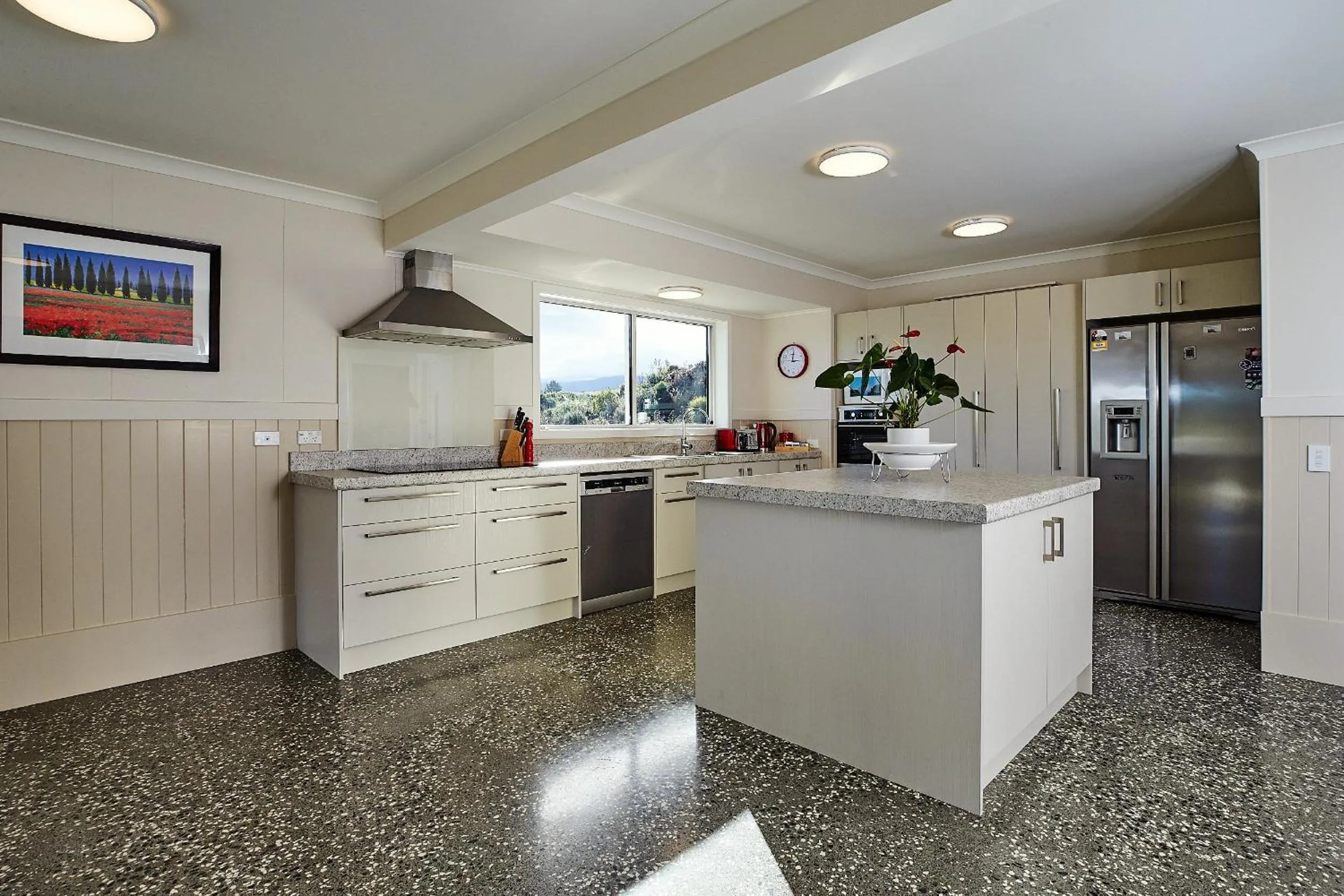 Communal kitchen in Kakatu Retreat