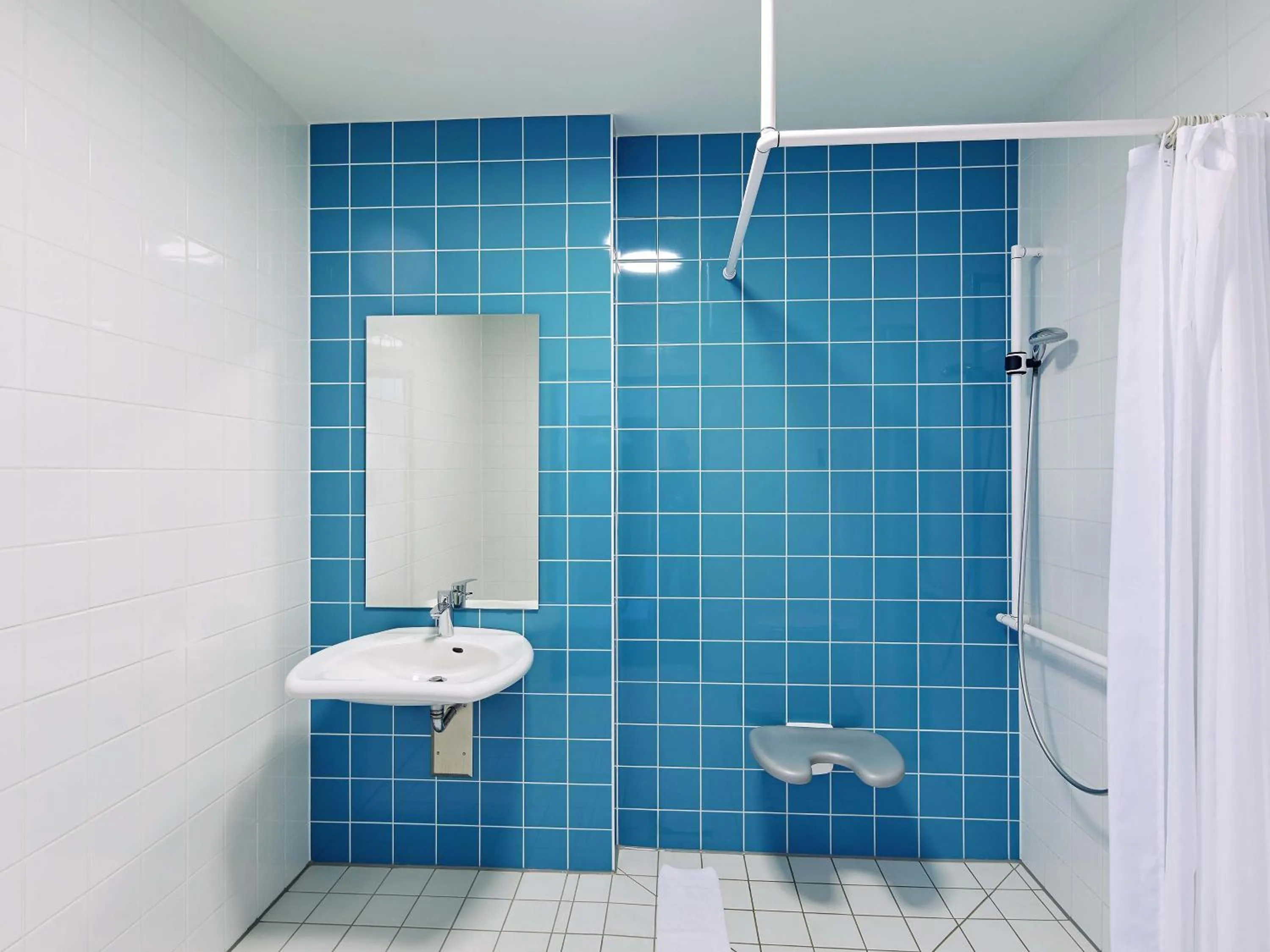 Bathroom in B&B HOTEL Münster Hafen