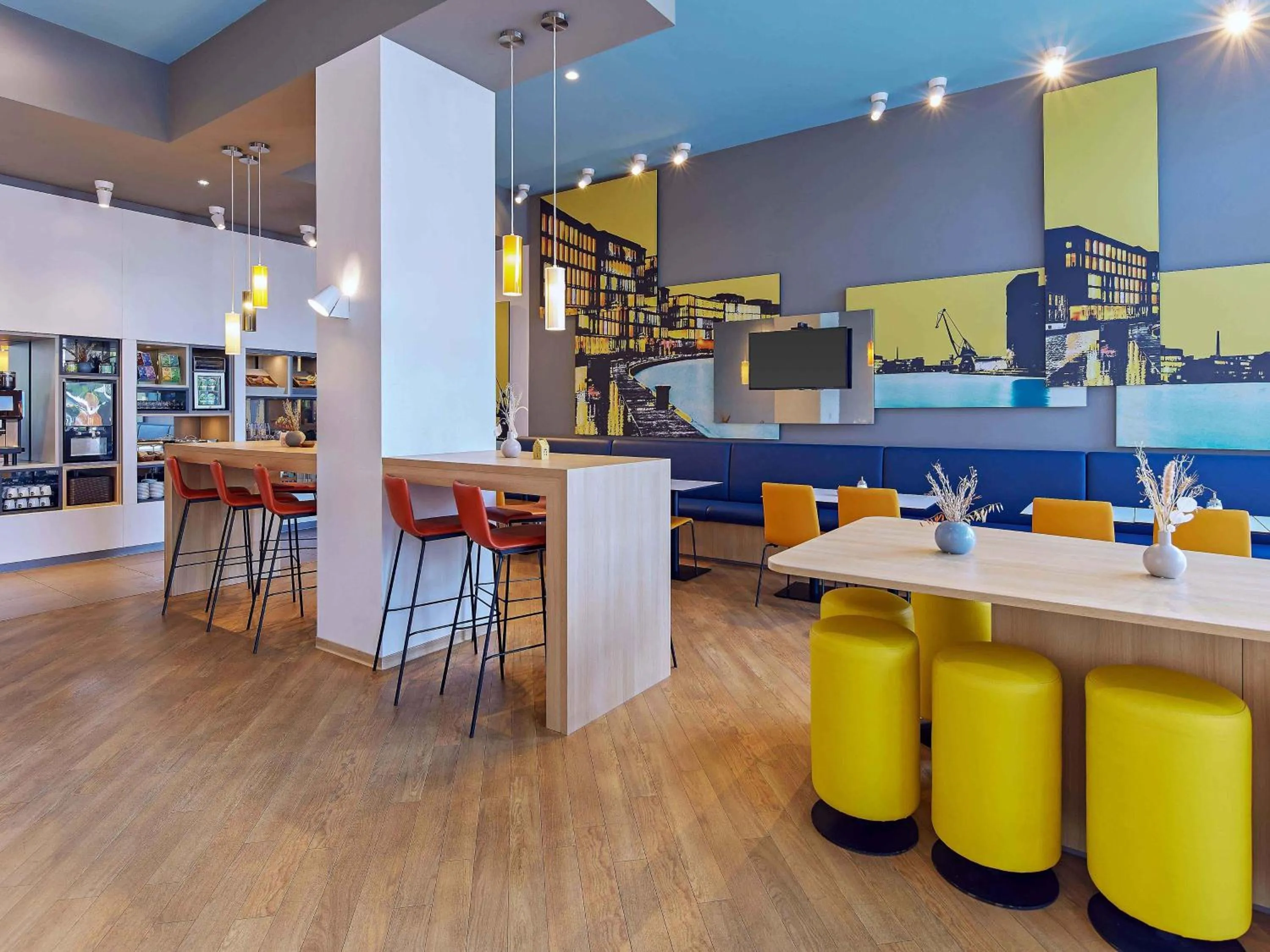 Lounge or bar in B&B HOTEL Münster Hafen