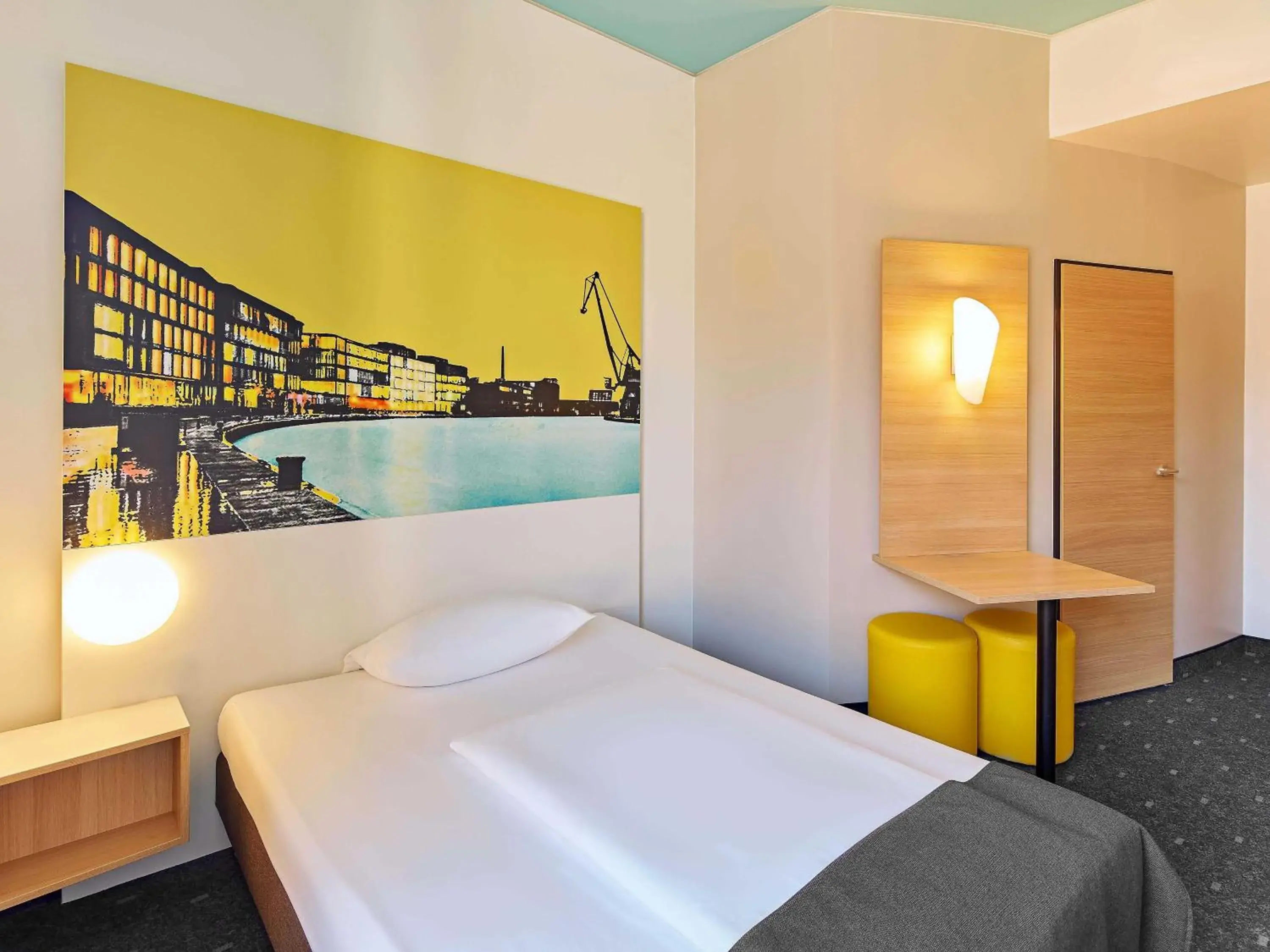 Photo of the whole room, Bed in B&B HOTEL Münster Hafen Photo of the whole room, Bed in B&B HOTEL Münster Hafen