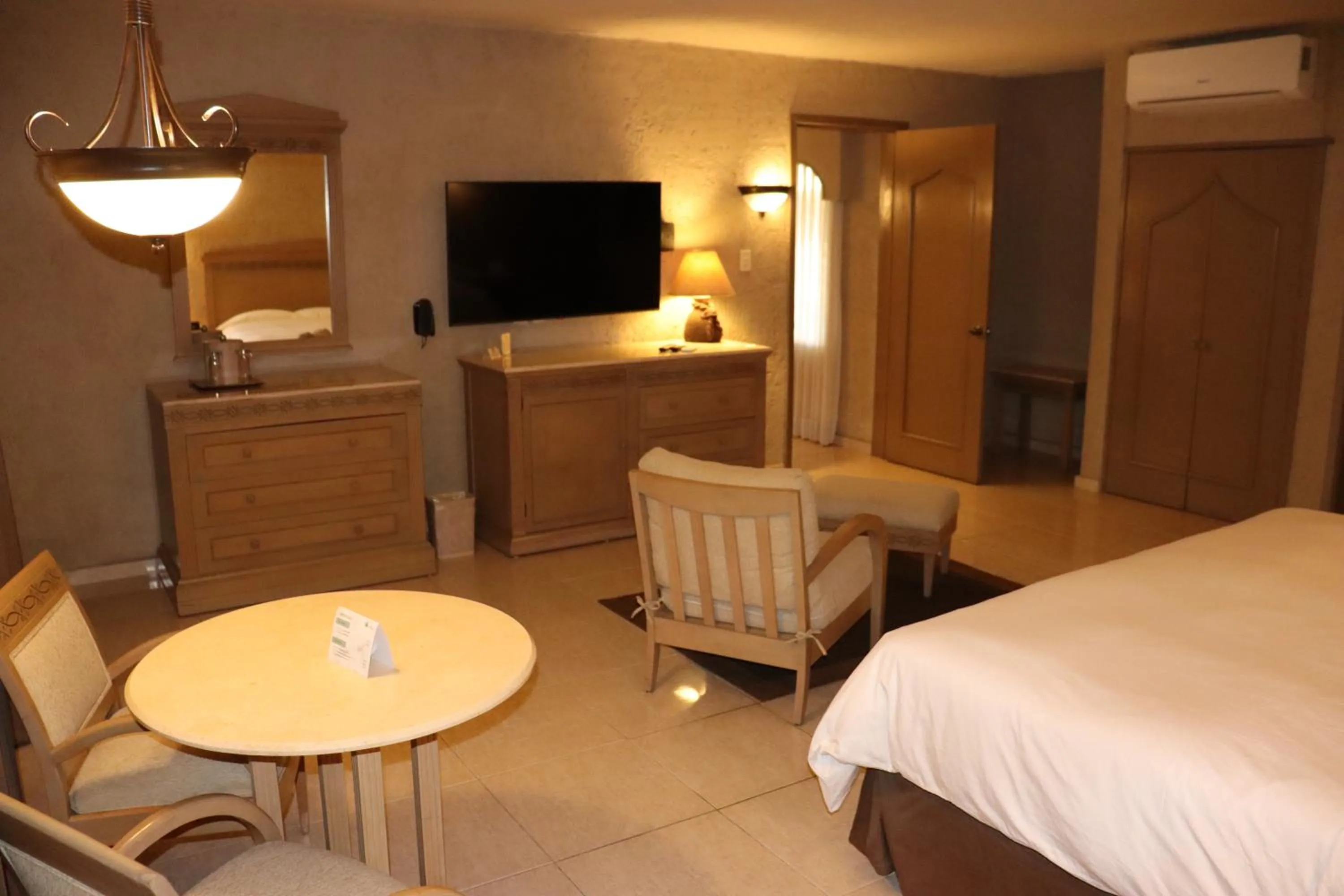 Photo of the whole room, Bed in Suites Layfer, Córdoba, Veracruz, México