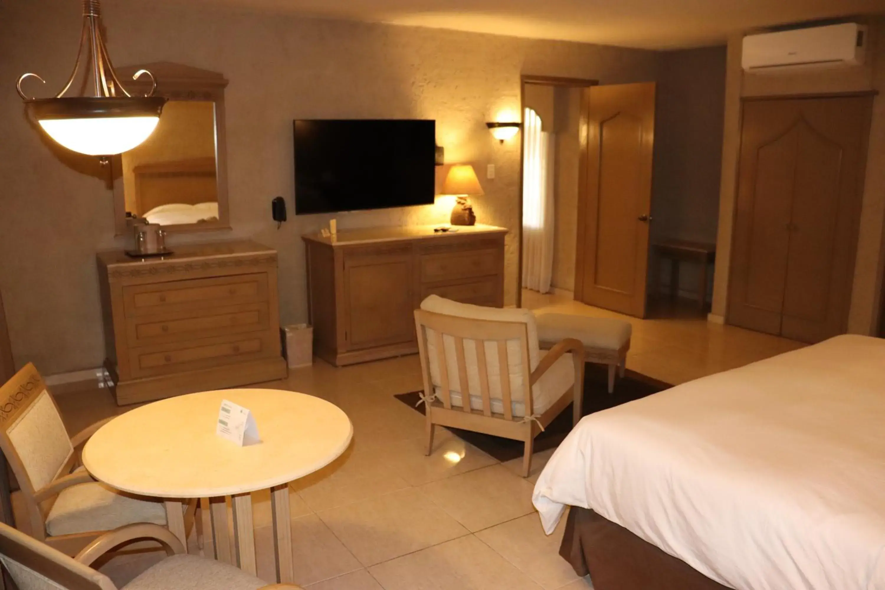 Photo of the whole room, Bed in Suites Layfer, Córdoba, Veracruz, México Photo of the whole room, Bed in Suites Layfer, Córdoba, Veracruz, México