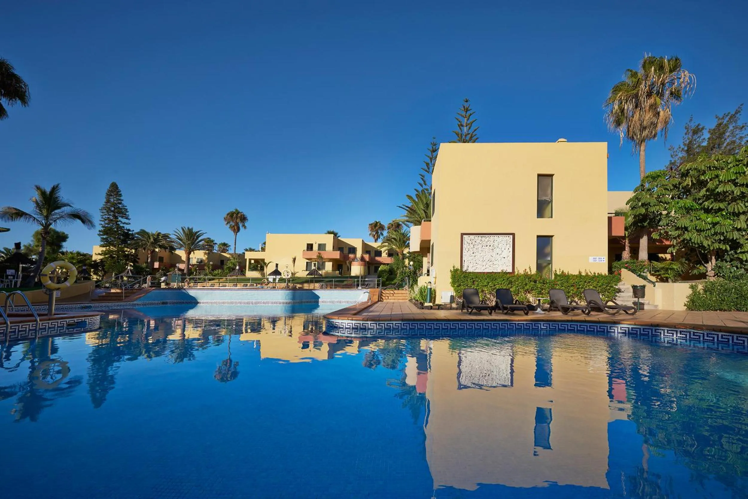Swimming pool in Atlantic Garden Beach Mate