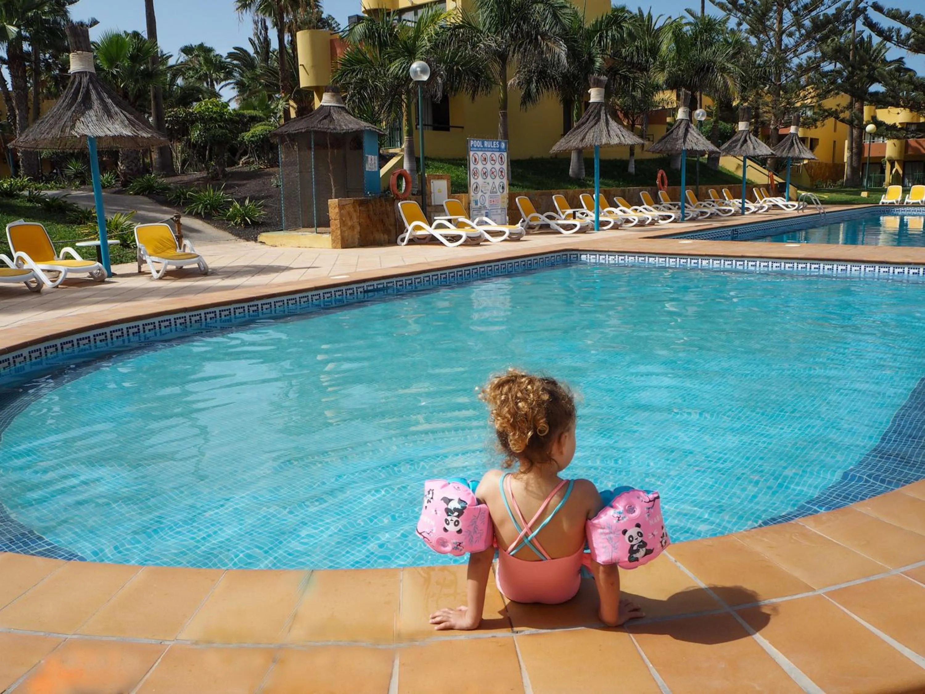 Swimming pool in Atlantic Garden Beach Mate