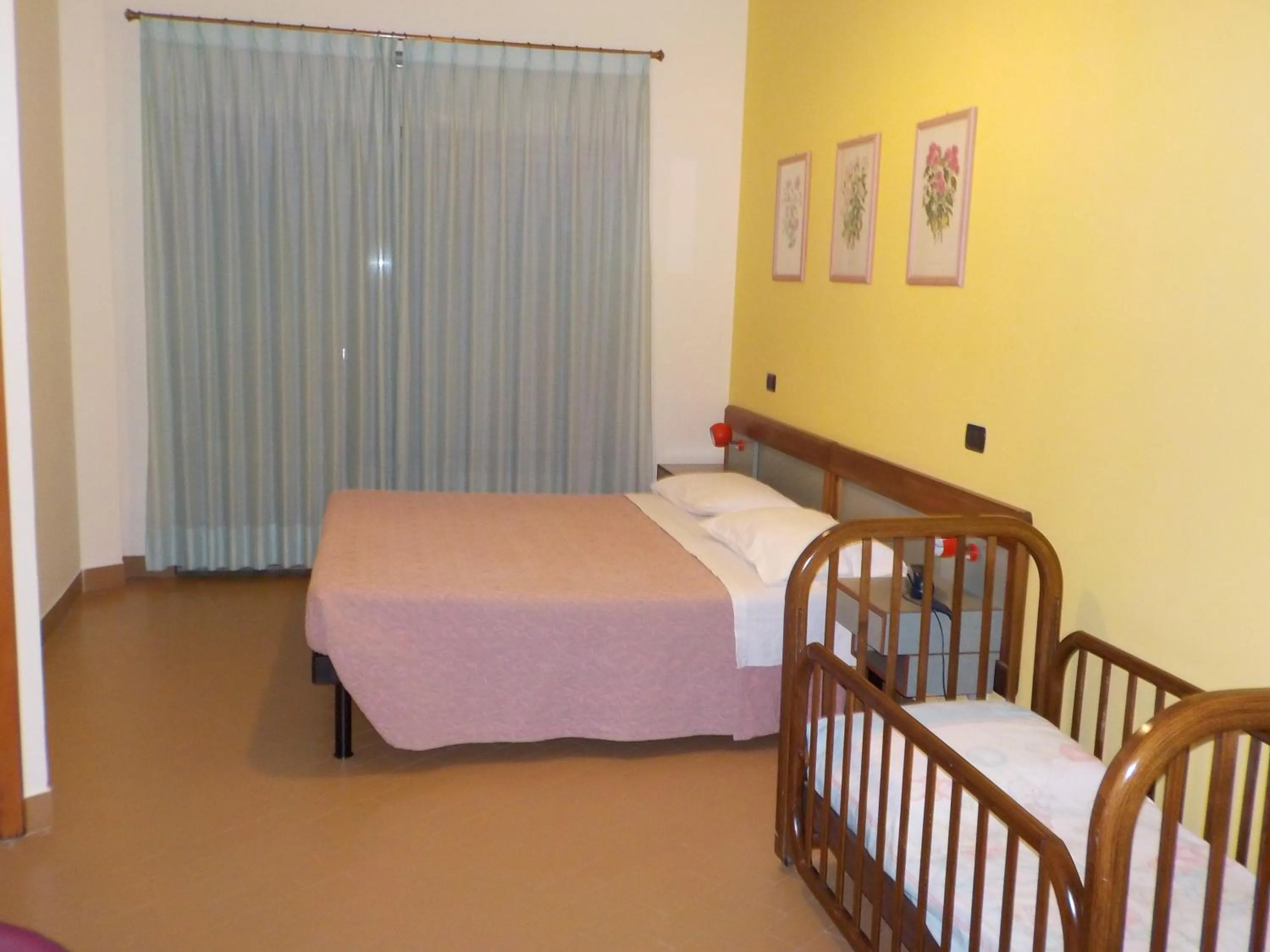 cot, Bed in Hotel Le Pleiadi