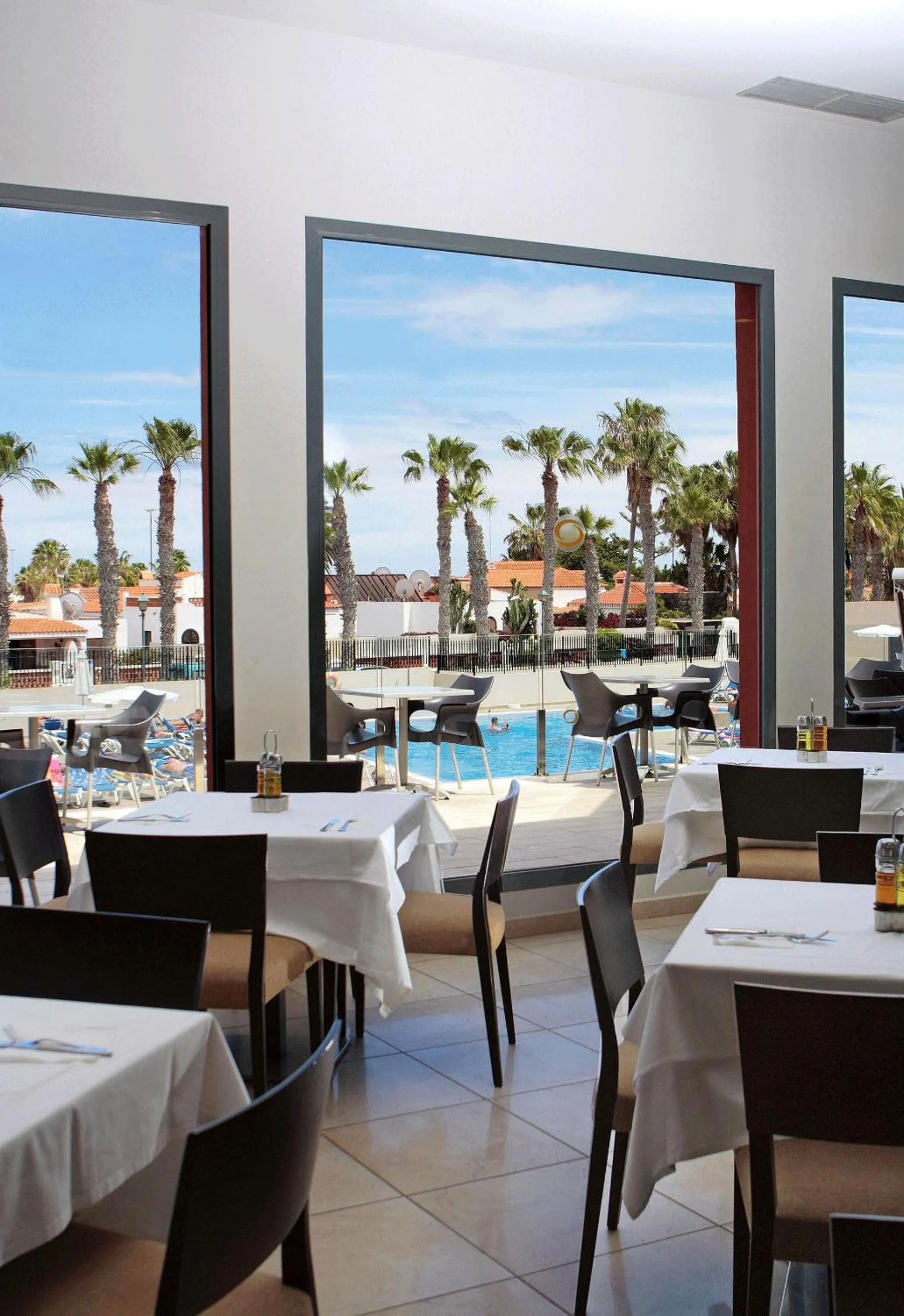 Restaurant/places to eat in Caybeach Caleta