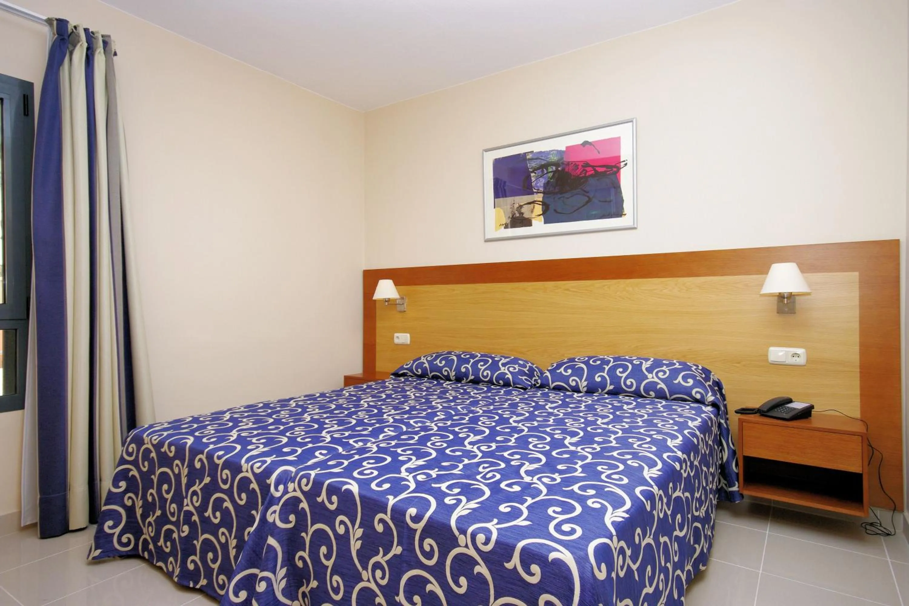 Classic 1 bedroom apartment - 1 Adult + 3 Children in Caybeach Caleta