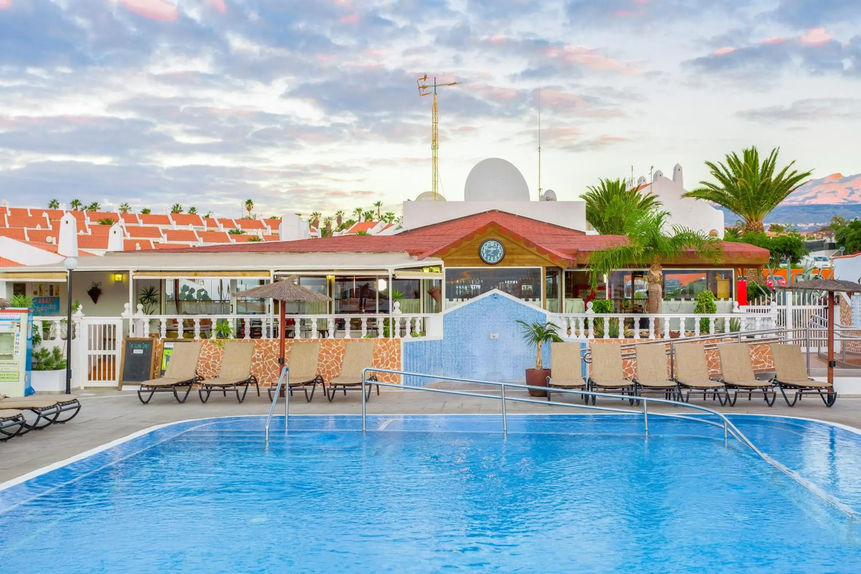 Swimming pool in Sunset View Club Swimming pool in Sunset View Club