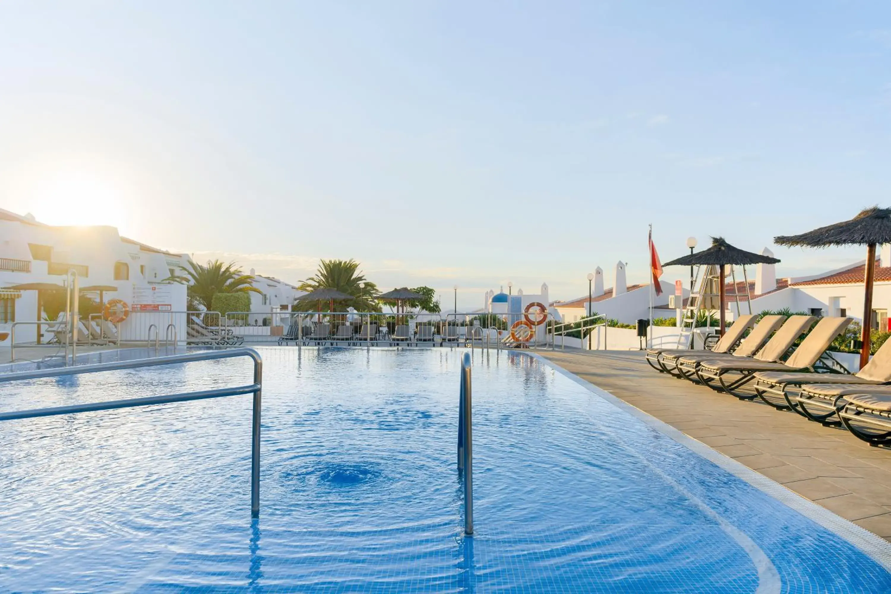 Swimming pool in Sunset View Club Swimming pool in Sunset View Club