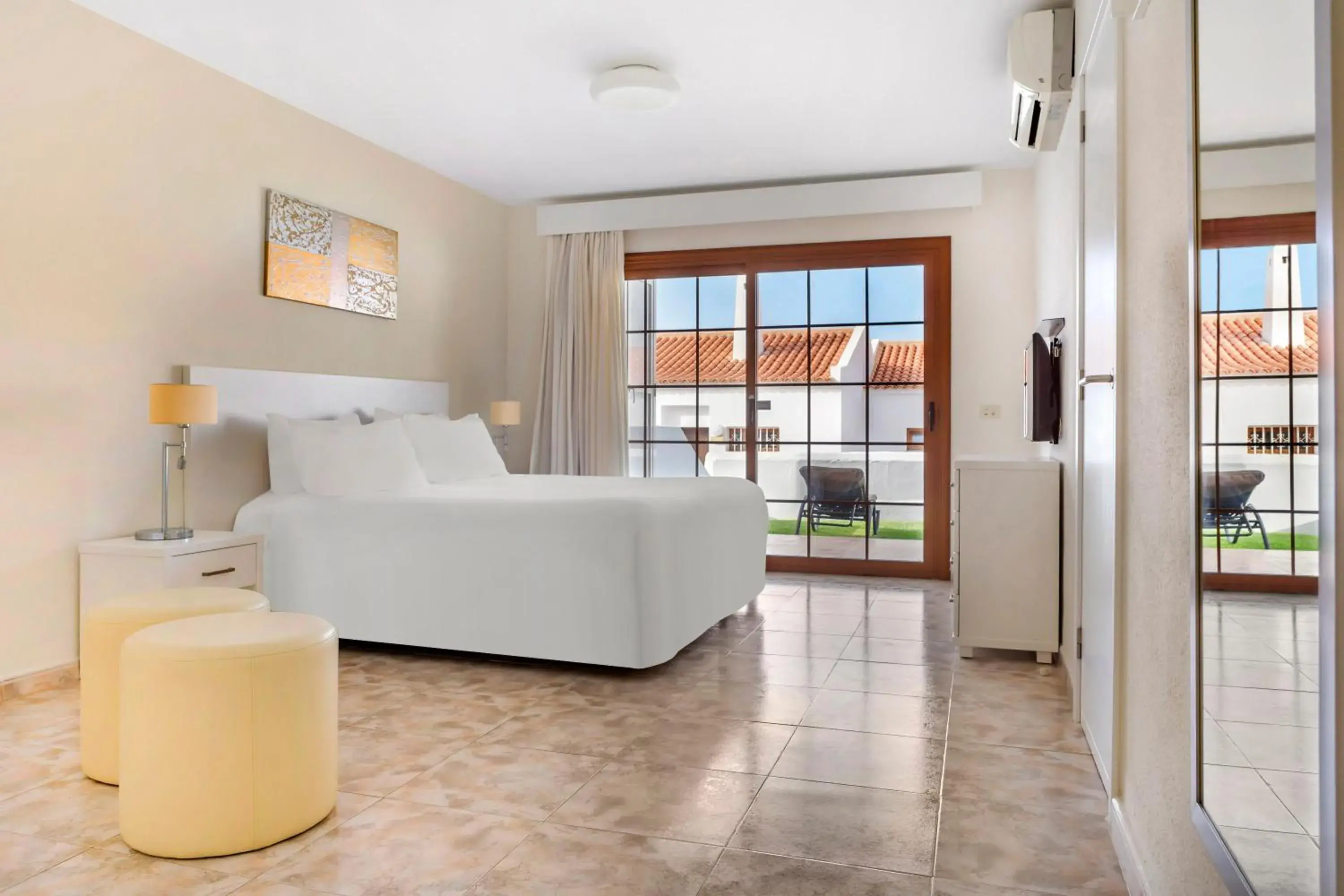 Bedroom, Bed in Sunset View Club Bedroom, Bed in Sunset View Club