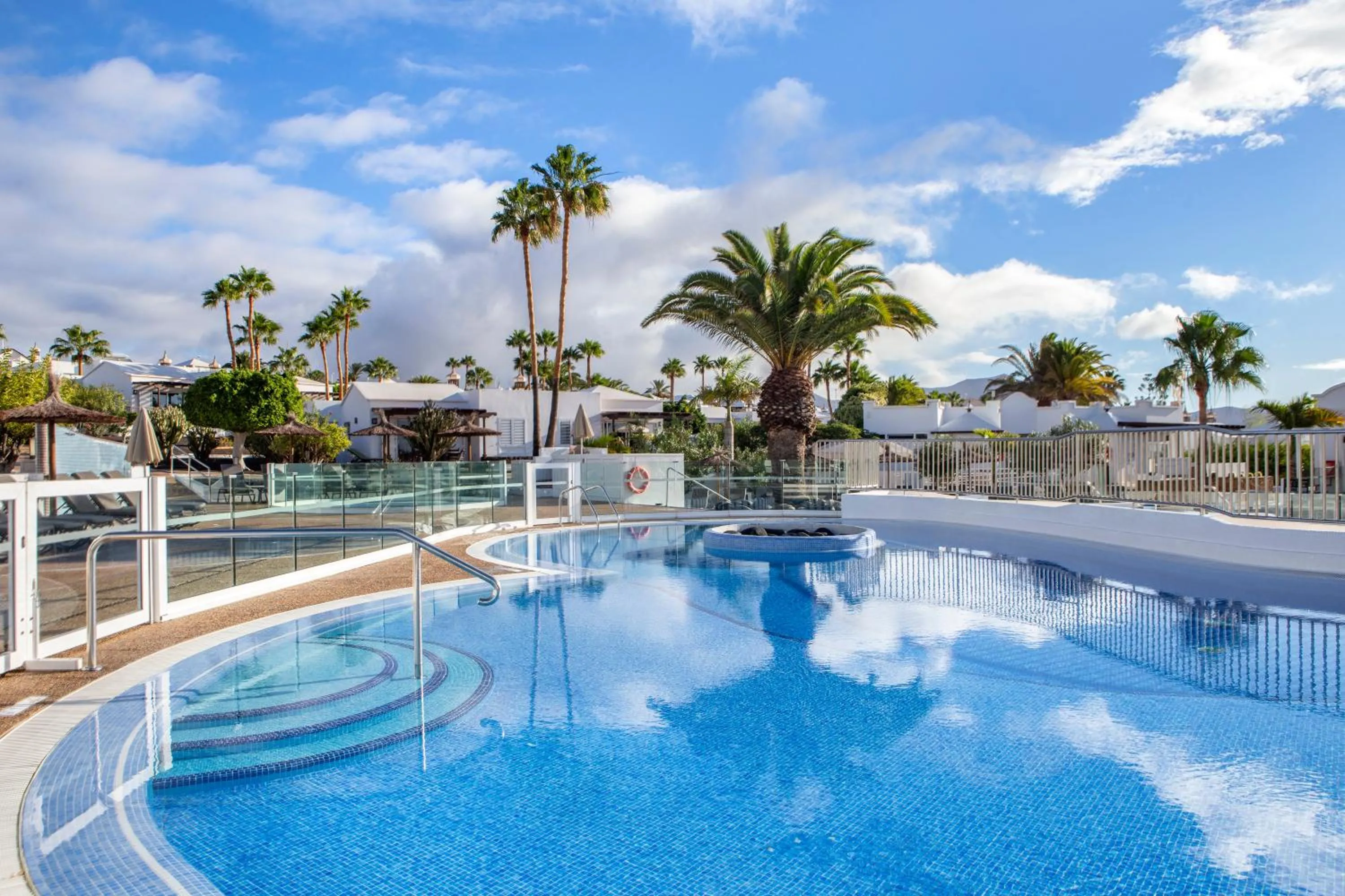Swimming pool in Jardines del Sol