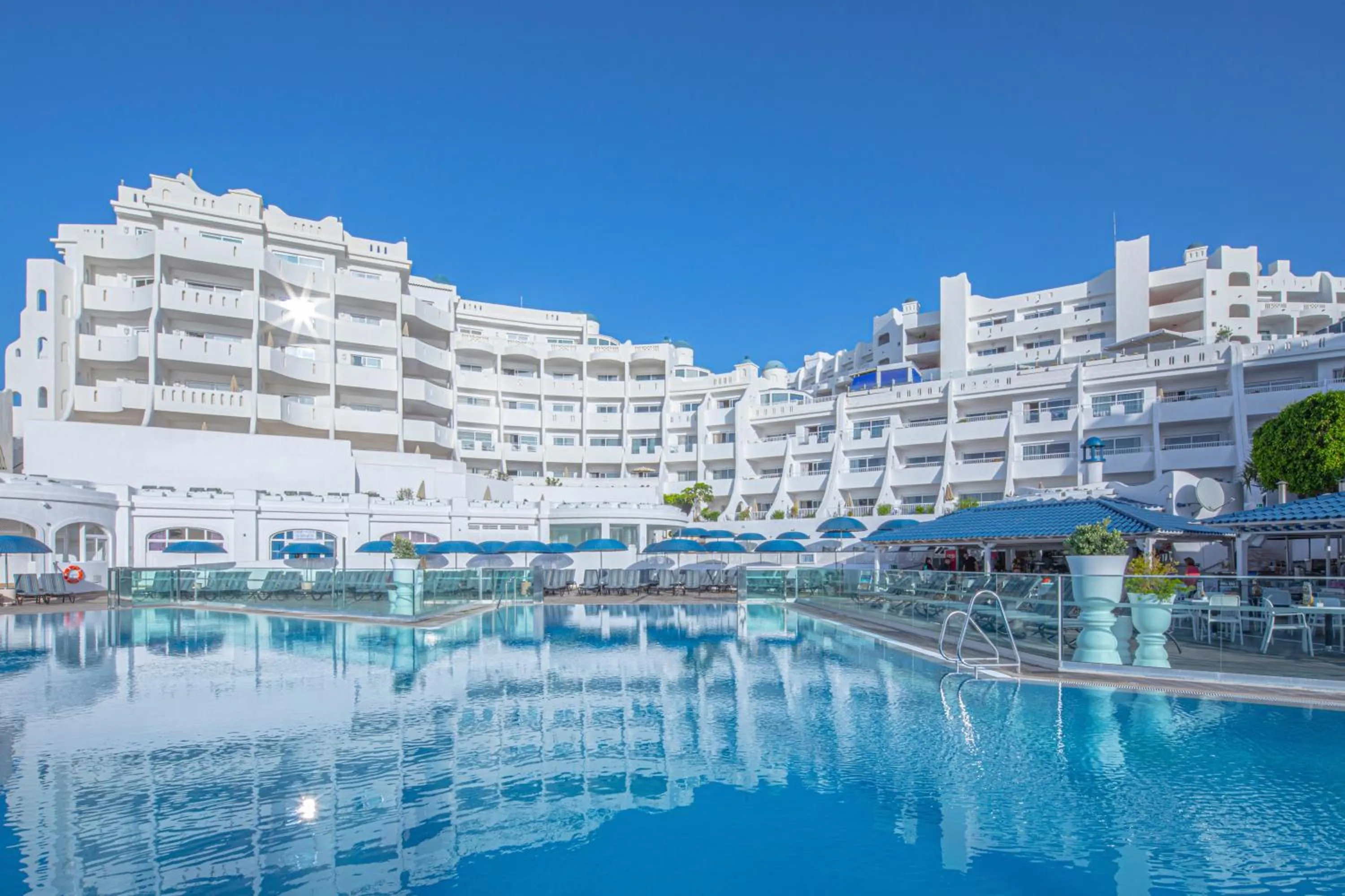 Property building in Santa Barbara Golf and Ocean Club