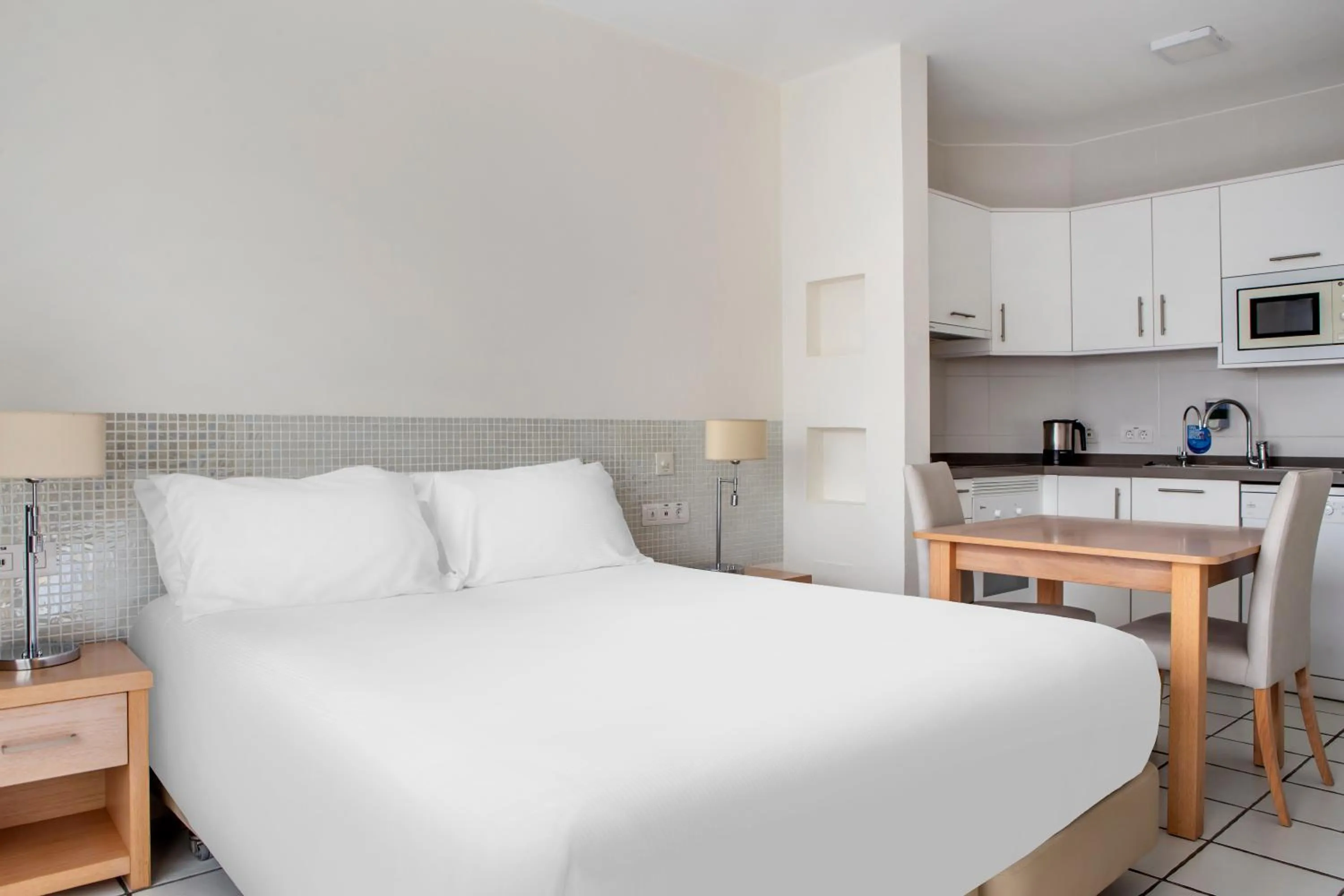 Bedroom, Bed in Santa Barbara Golf and Ocean Club