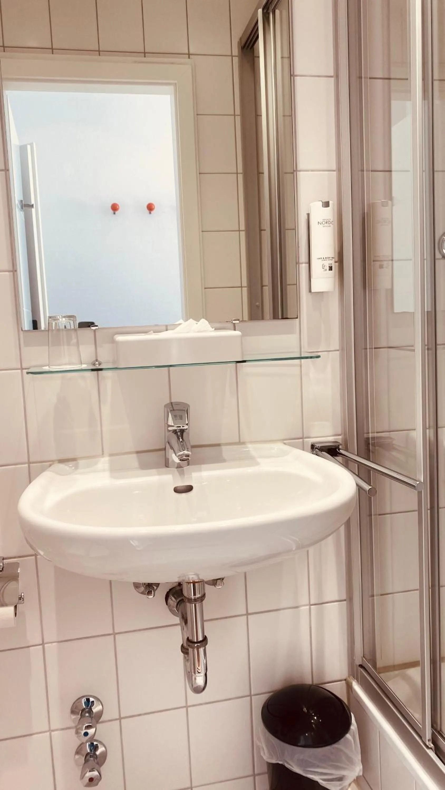 Bathroom in sevenDays Hotel Karlsruhe