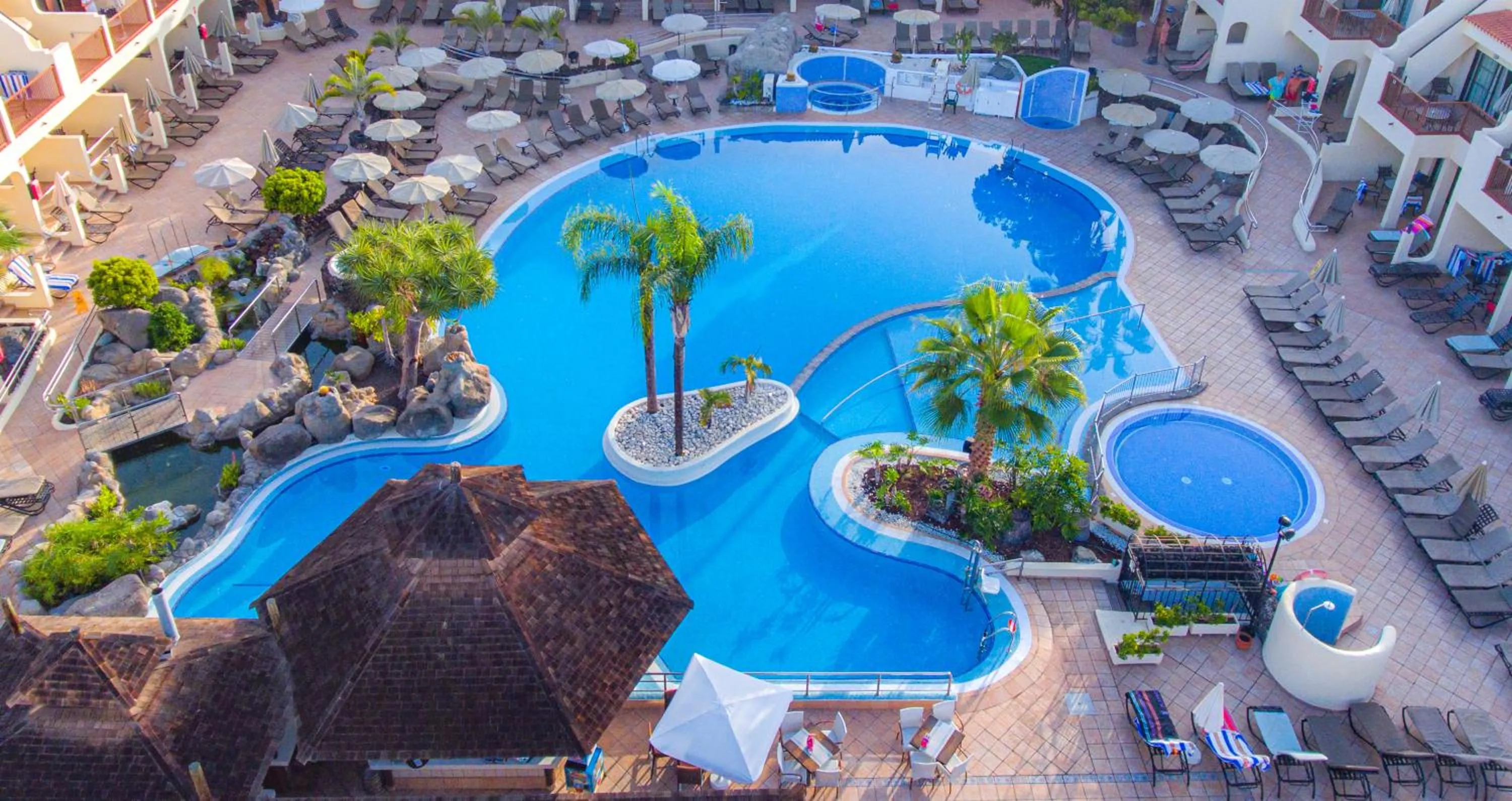 Swimming pool in Royal Sunset Beach Club
